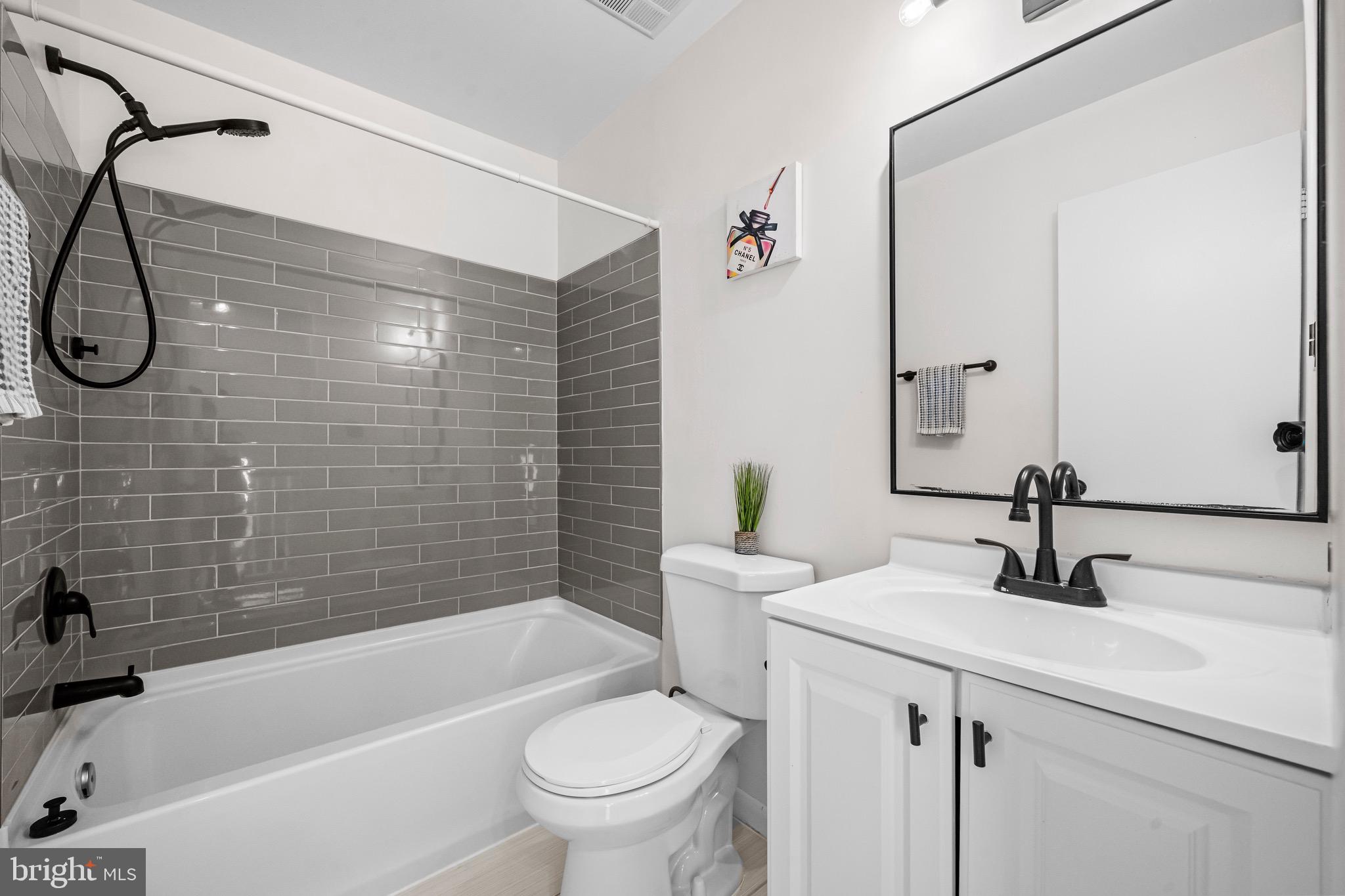 SENECA PARK - Residential