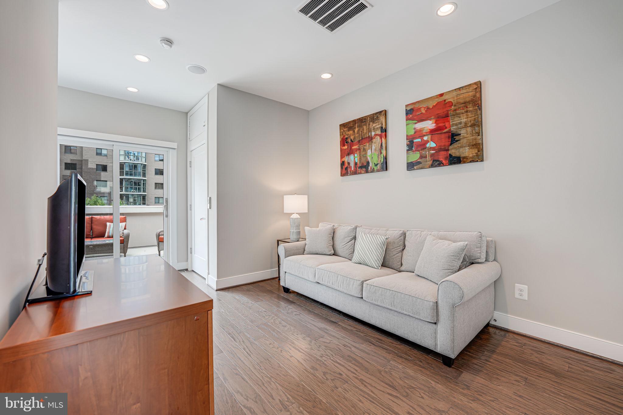 ROSSLYN - Residential