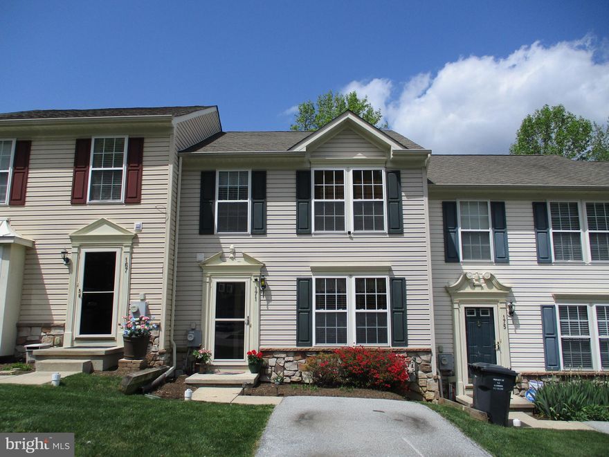 Well maintained 3 Bedroom, 2 1/2 Bath townhome in the Timberlane Community.  First floor features a spacious sun-filled Living Room with coat closet & Powder Room, Eat-in Kitchen with Island, Dining area & pantry & Morning Room with sliders viewing mature trees.  2nd Floor features a Master Bedroom with walk-in closet & Master Bath, 2 additional Bedrooms & hall full Bath with linen closet.  Unfinished walkout daylight basement with Laundry & ample storage.  New in 2022 - HVAC System Gas Furnace with Central Air.