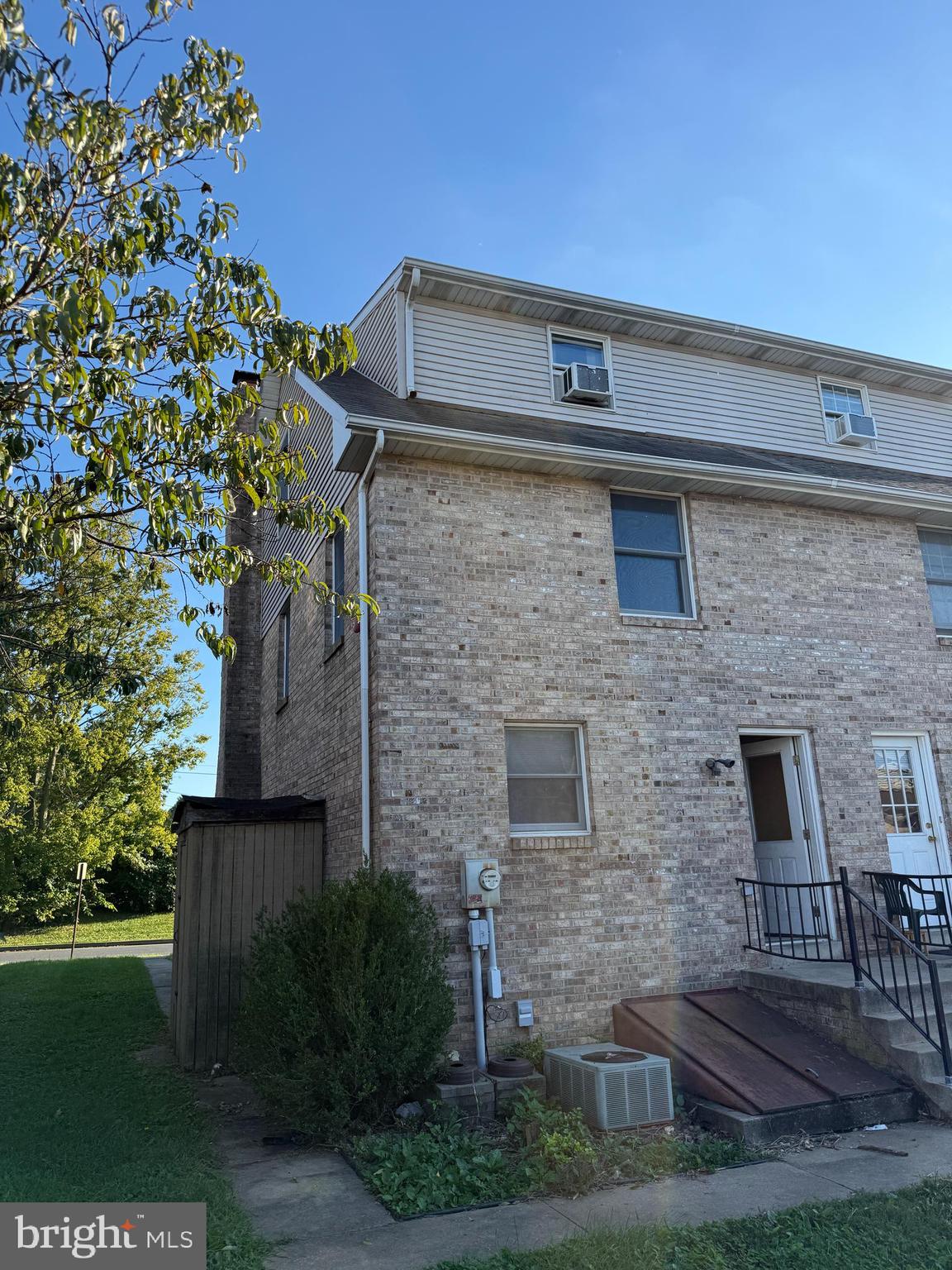 1015 E WALNUT STREET