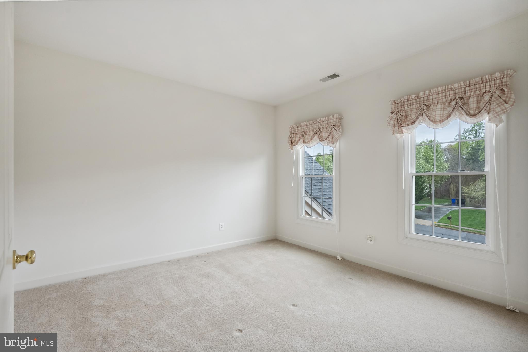 MEADOWBROOK WOODS - Residential