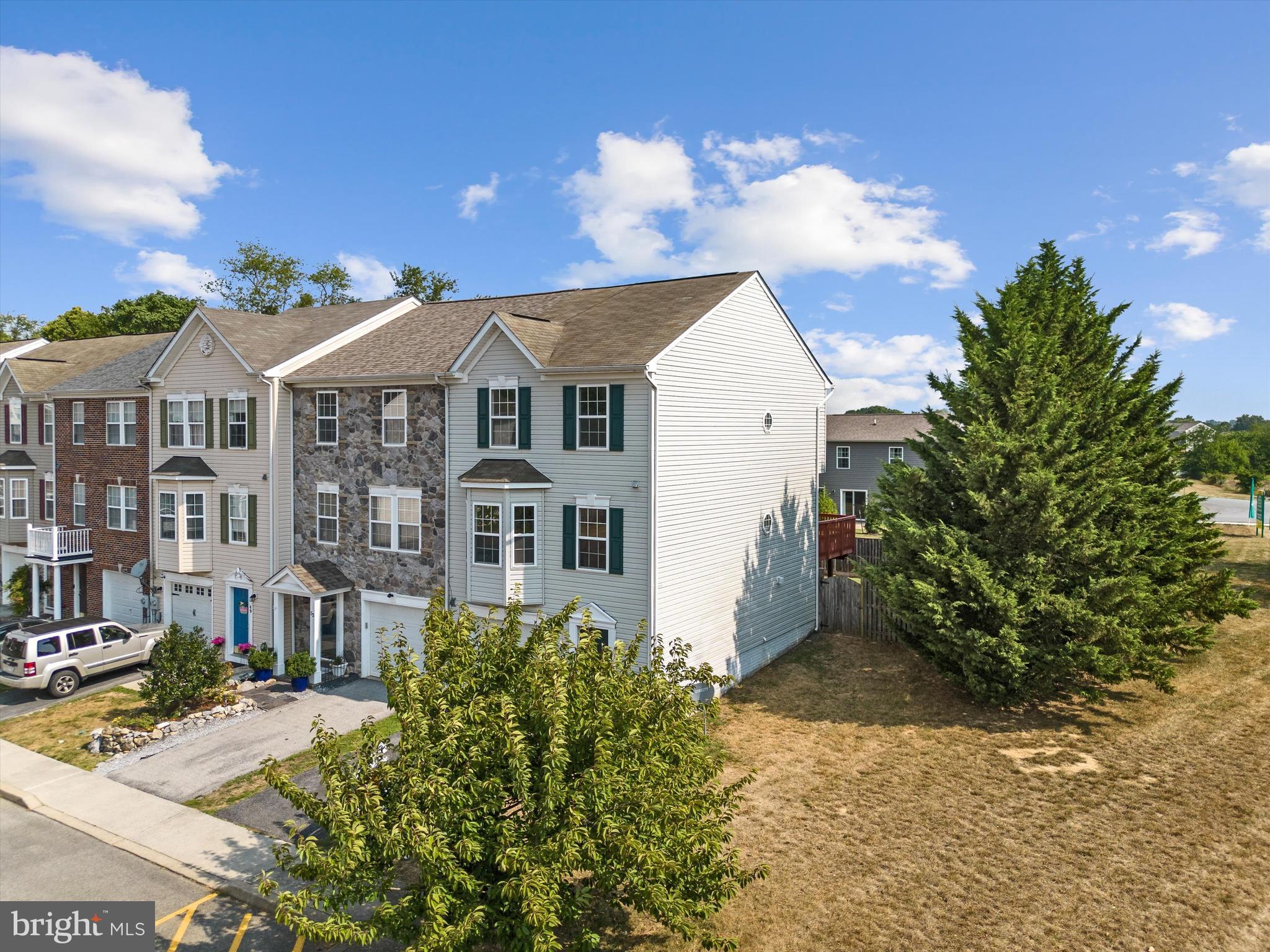 COUNTY GREEN - Residential