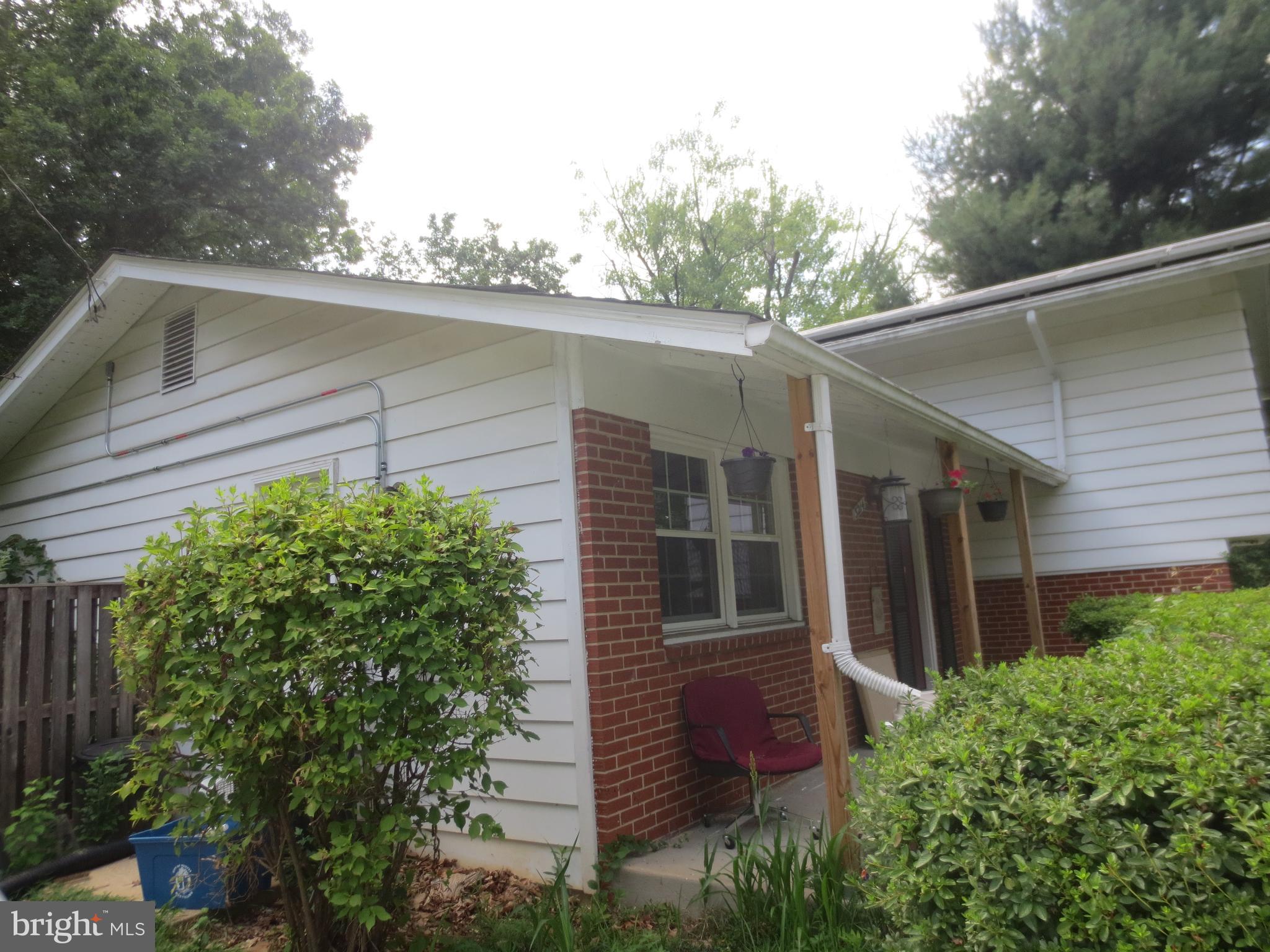 MOSBY WOODS - Residential Lease