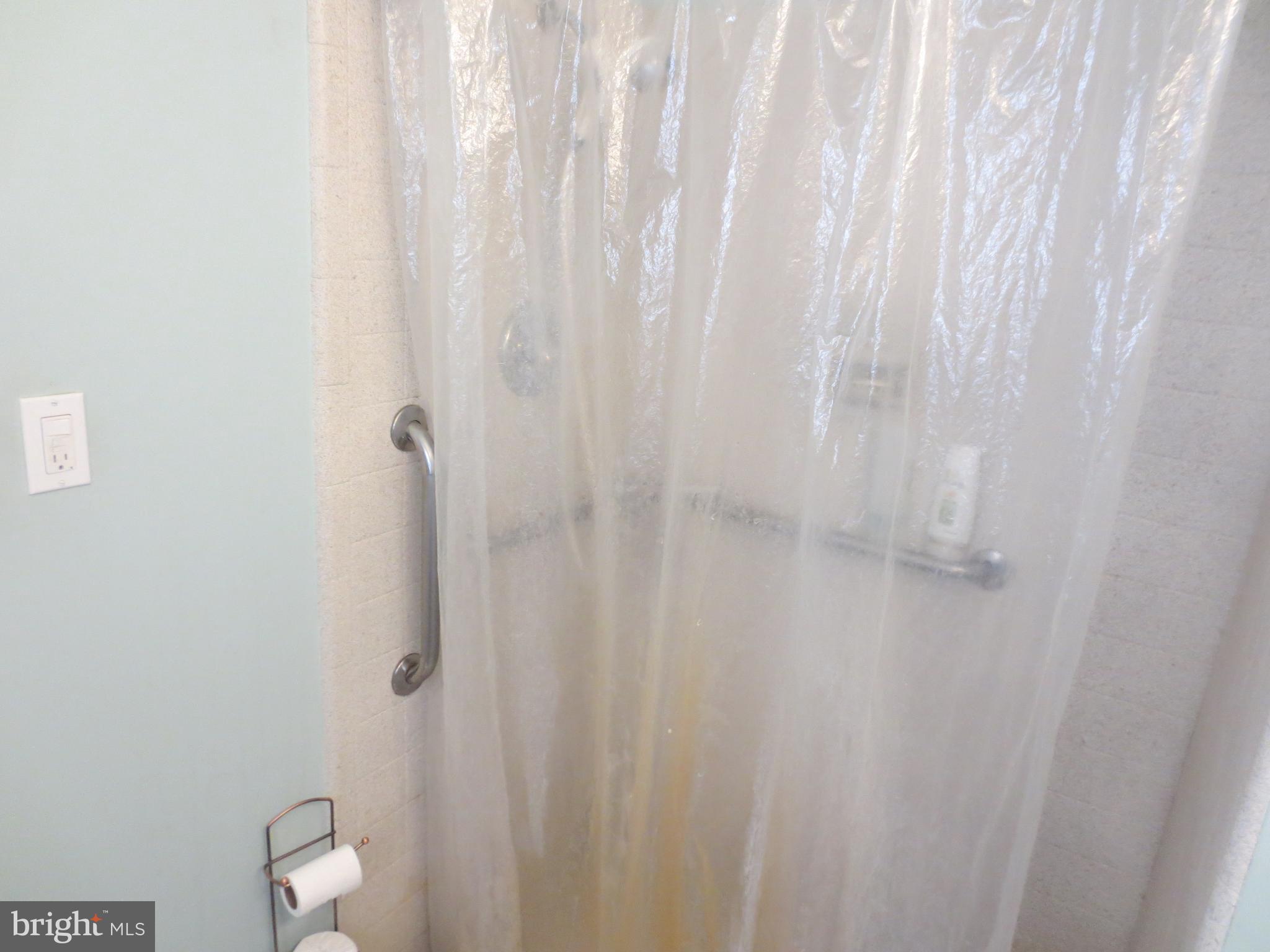 MOSBY WOODS - Residential Lease