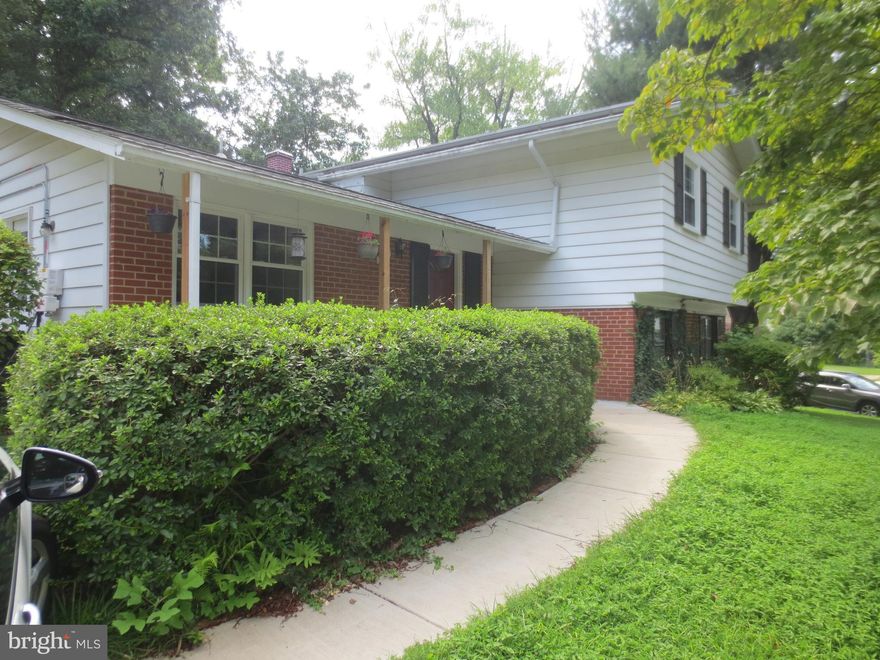 CHARMING SUNLIGHT HOME ON 1/3 OF AN ACRE LOT, IN GREAT LOCATION,EASY ACCESS TO GMU AND COMMUNITY COLLEGE.CLOSE TO BUS STOP,METRO. PATIO AND STORAGE SHED IN THE BACKYARD. MASTER BR WITH WALKIN CLOSET AND FULL BATHROOM.EAT/IN KITCHEN W/WALL OVENS, GAS COOKTOP AND BREAKFAST AREA. CLOSE TO MOSBY POOL AND PARK. HUGE YARD WITH PRIVATE FENCE,HARD WOOD FLOORING IN THE WHOLE HOUSE. LOWER LEVEL WITH BRICK FIRE PLACE, LOTS OF STORAGE AREA AND LAUNDRY ROOM ,WALK OUT BASEMENT
