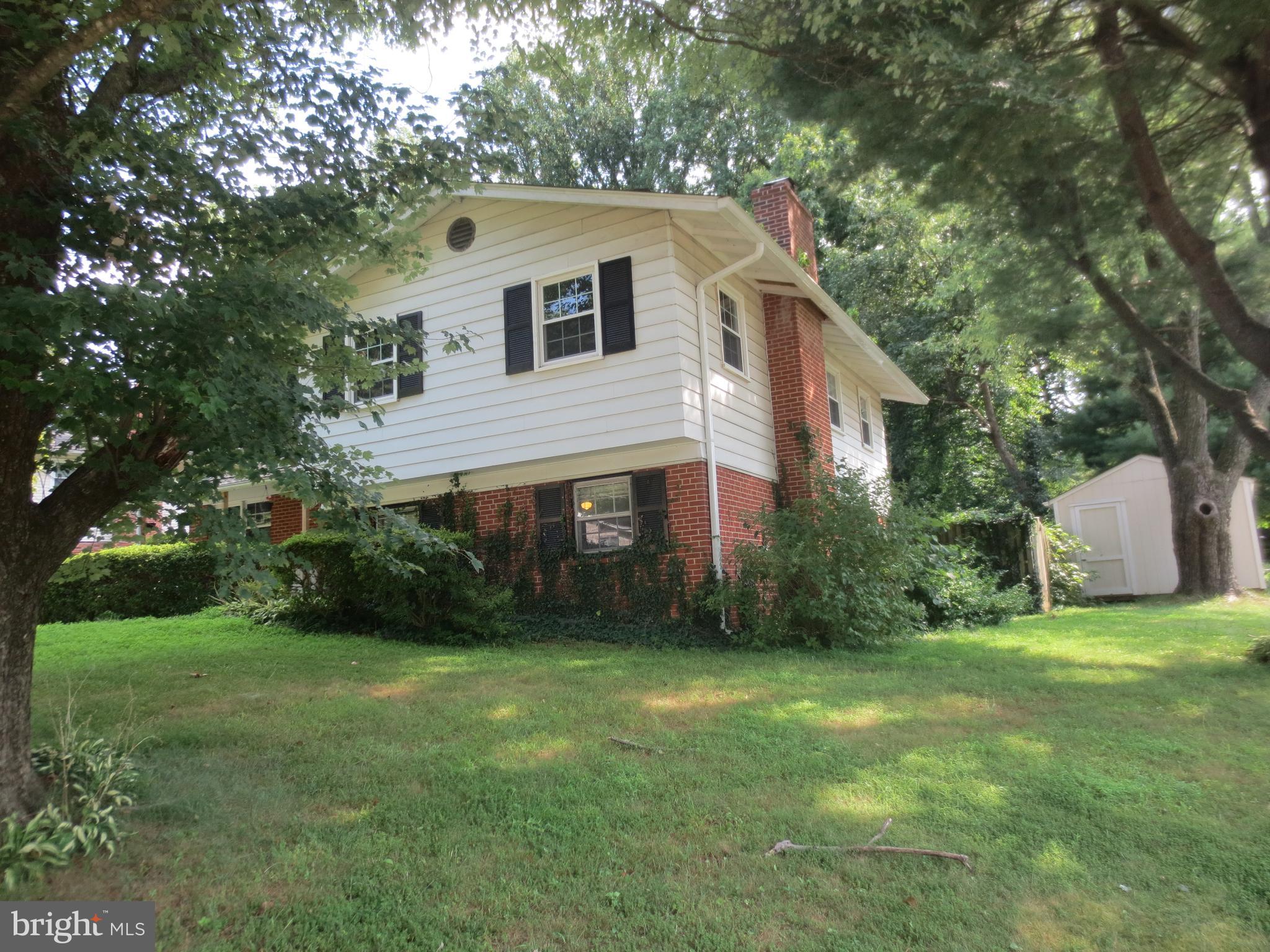 MOSBY WOODS - Residential Lease