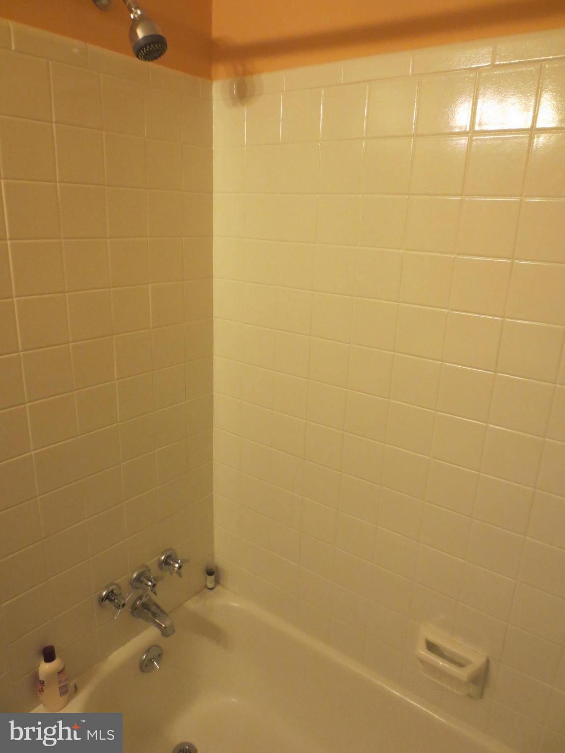 MOSBY WOODS - Residential Lease