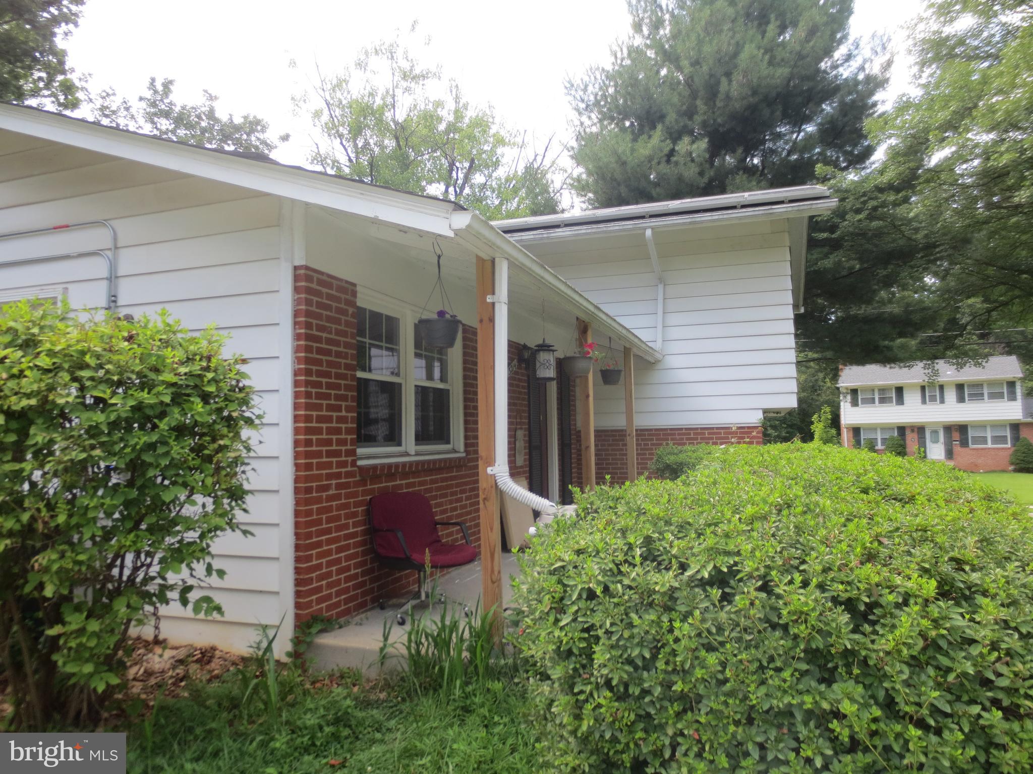 MOSBY WOODS - Residential Lease