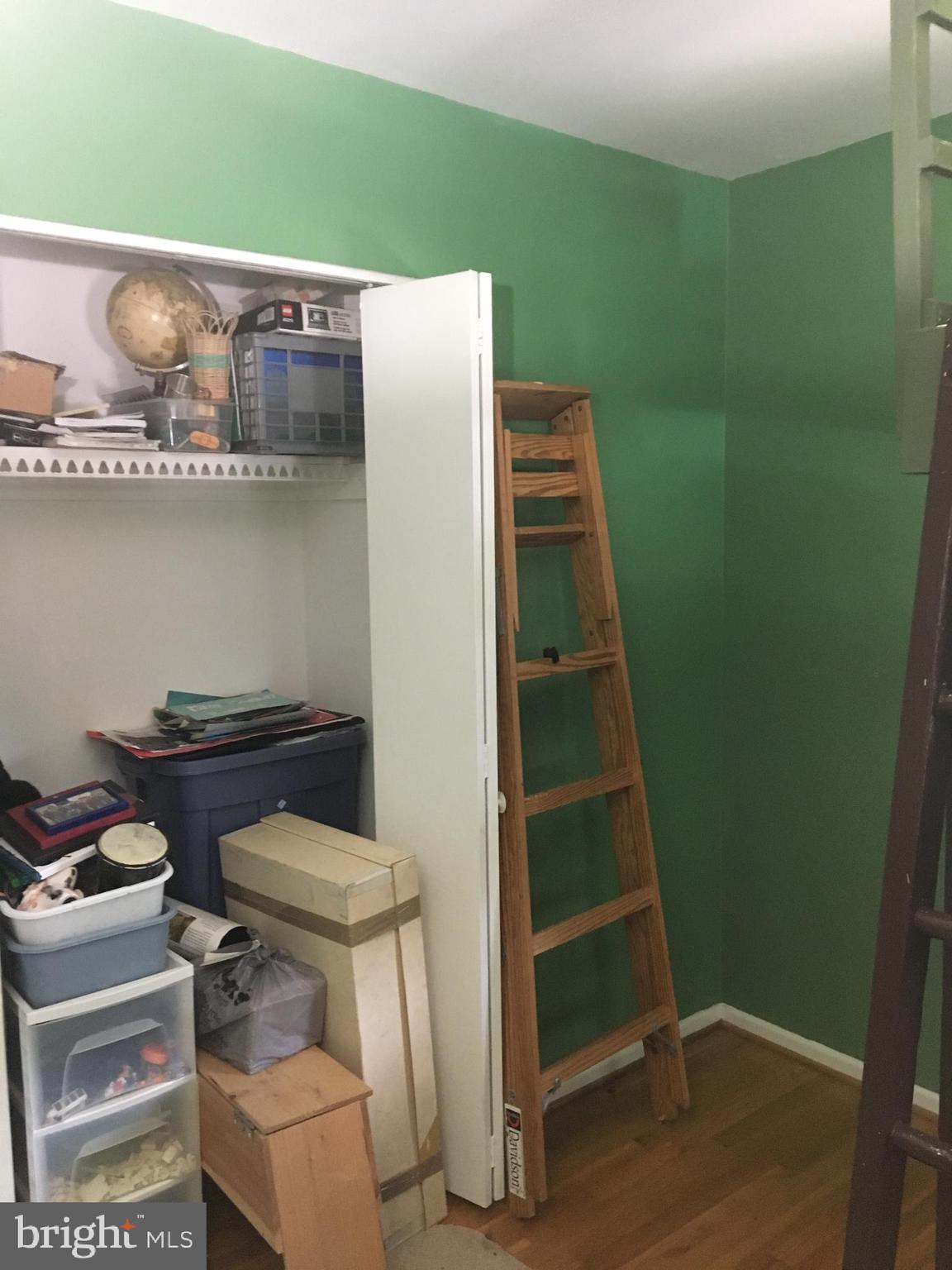 MOSBY WOODS - Residential Lease