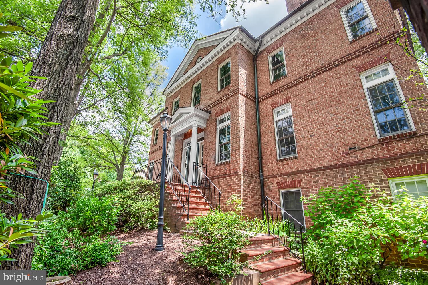 2053 MAYFAIR MCLEAN