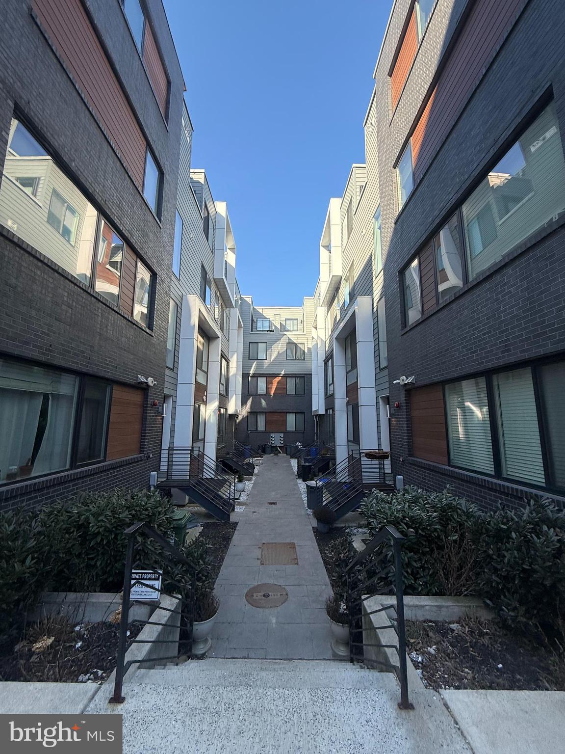 1647 E EYRE STREET 3