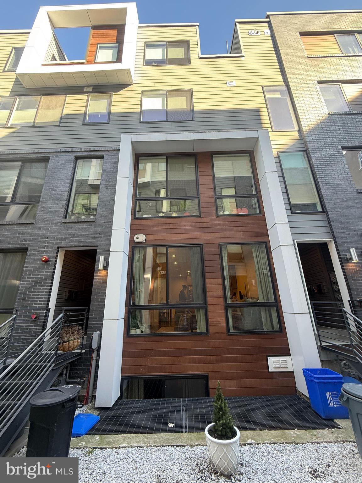 1647 E EYRE STREET 3