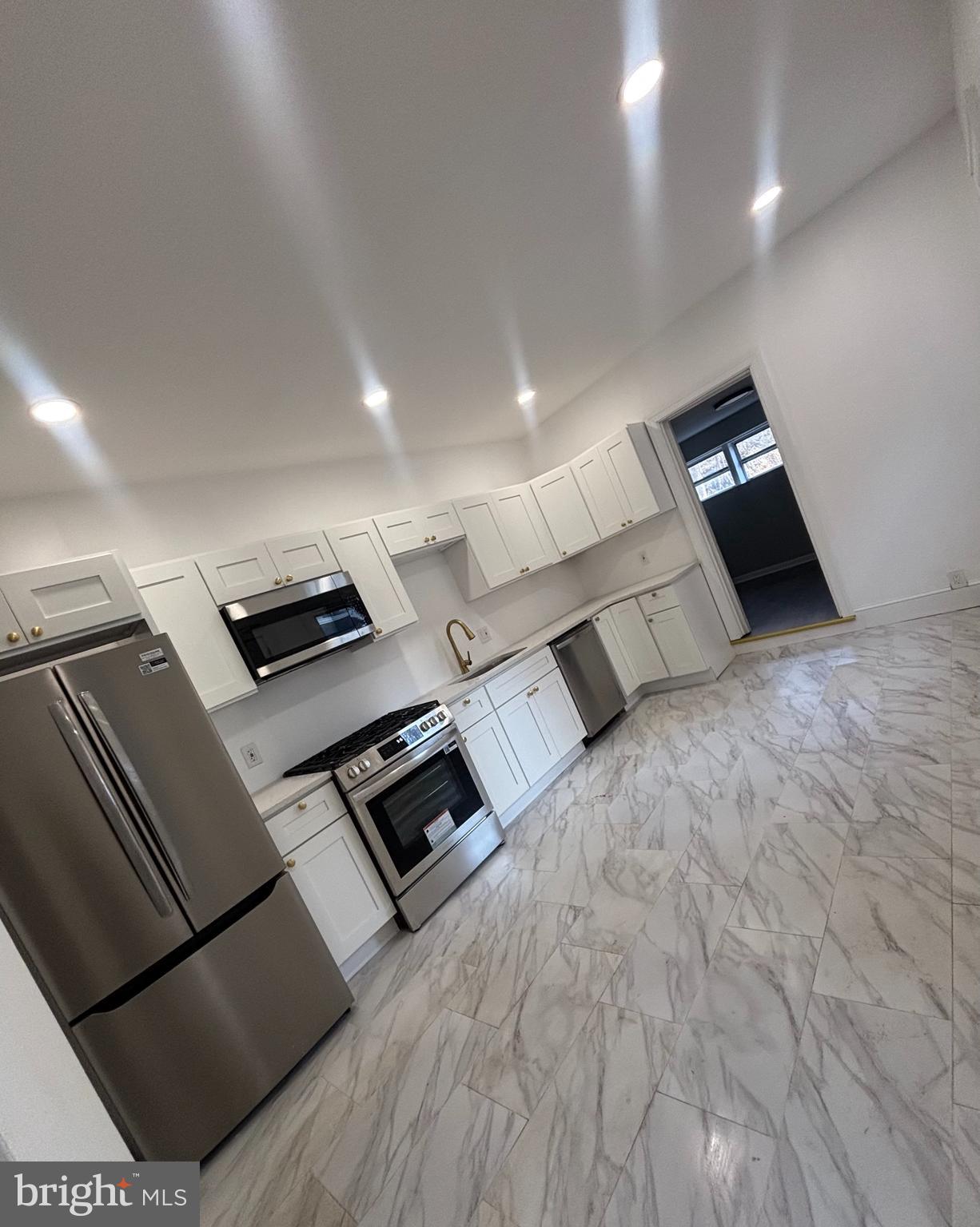 LANCASTER - Residential Lease