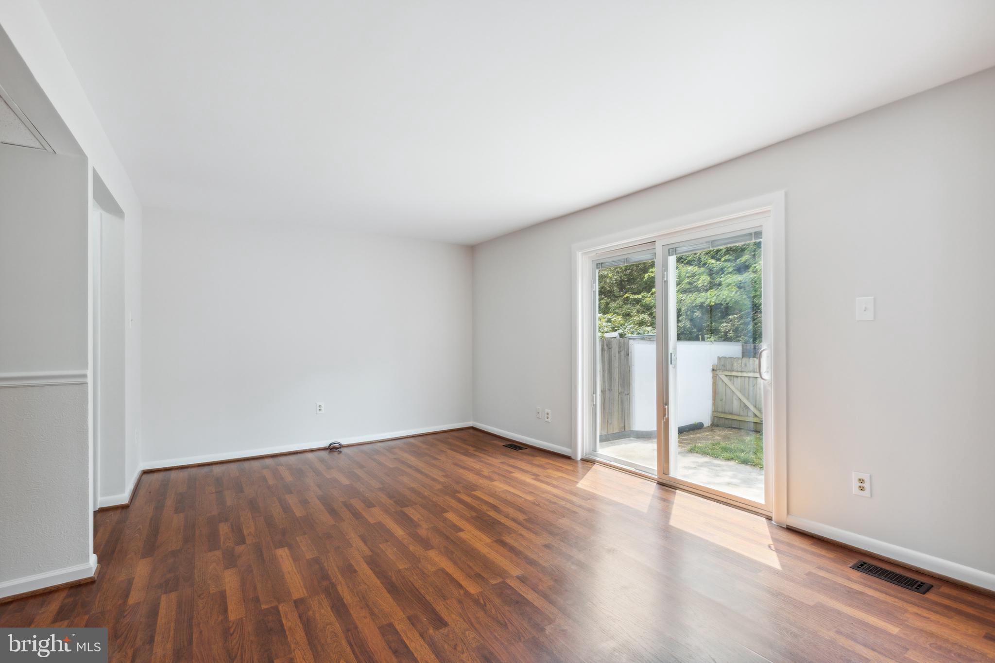 HAWTHORNE SQUARE - Residential