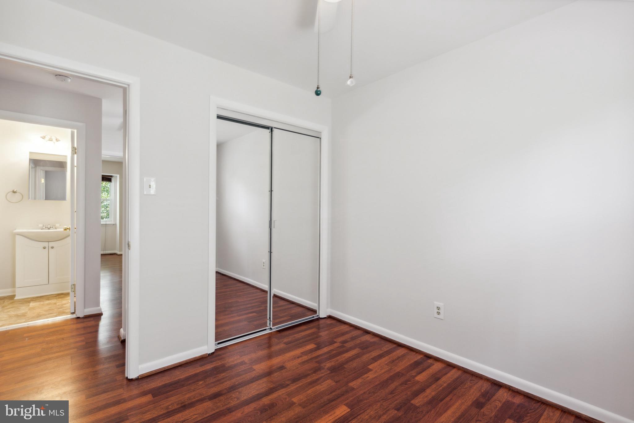 HAWTHORNE SQUARE - Residential