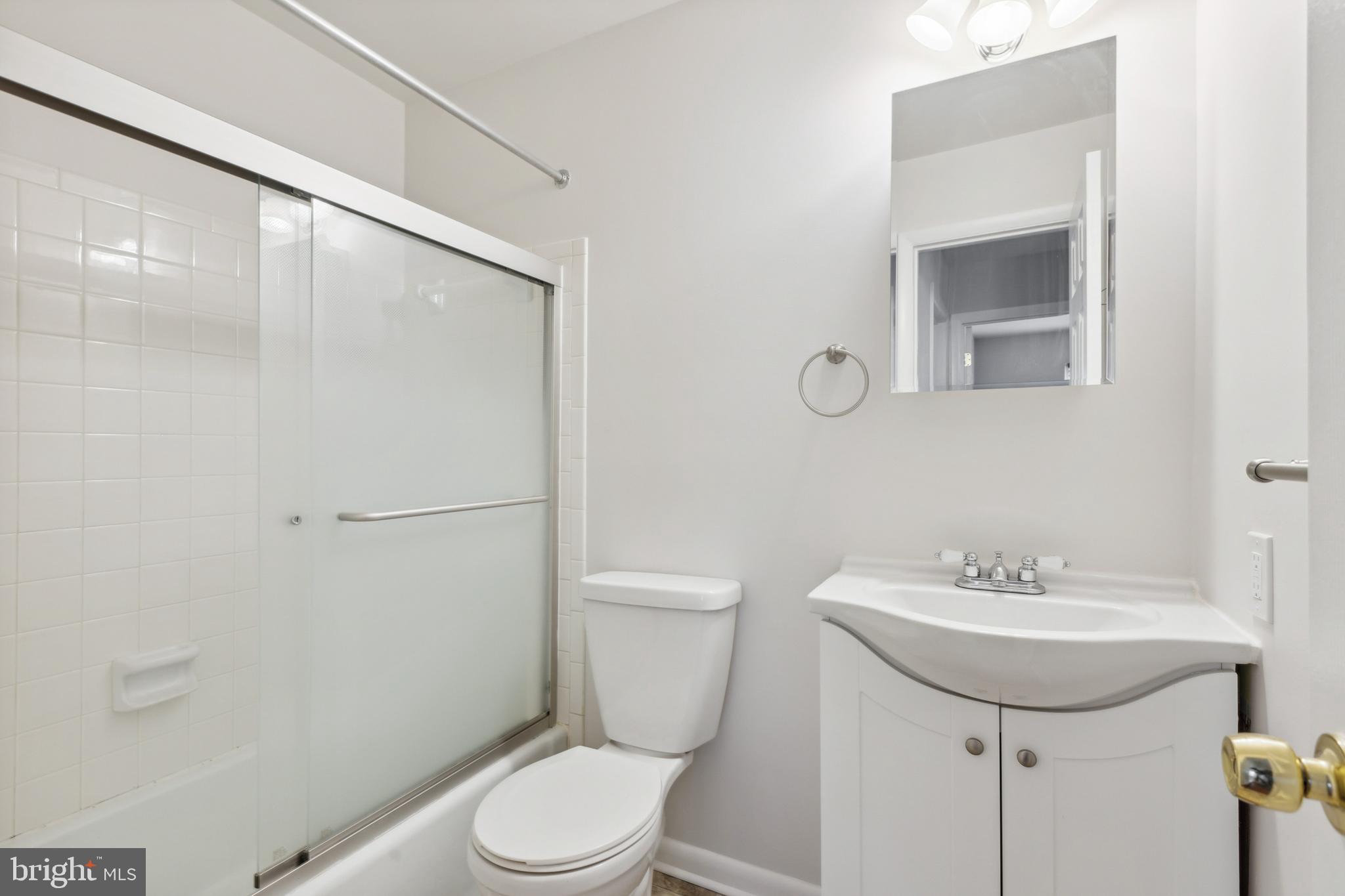 HAWTHORNE SQUARE - Residential