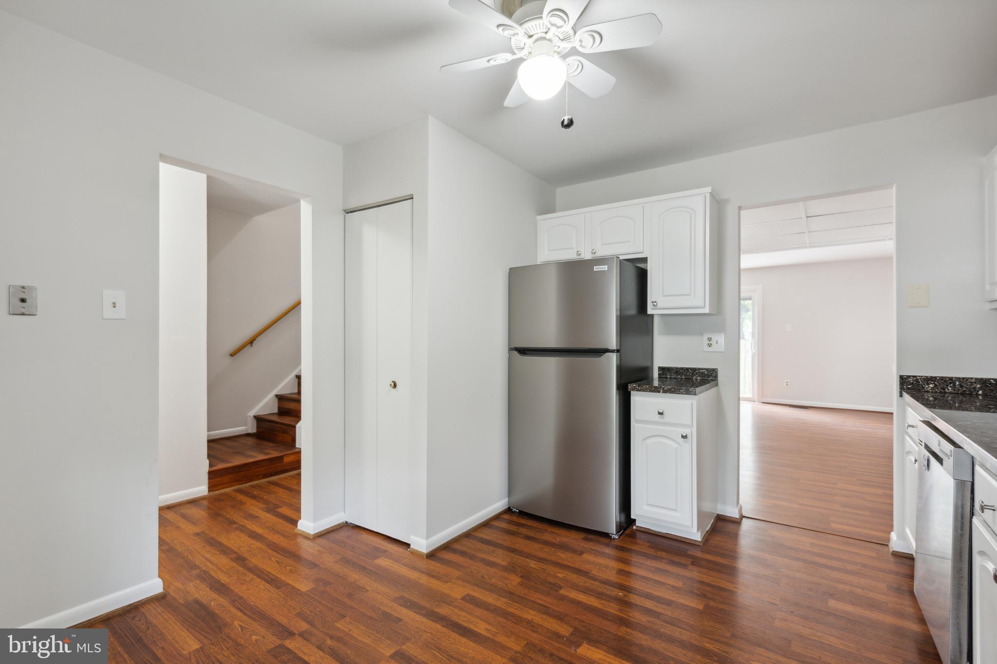 HAWTHORNE SQUARE - Residential