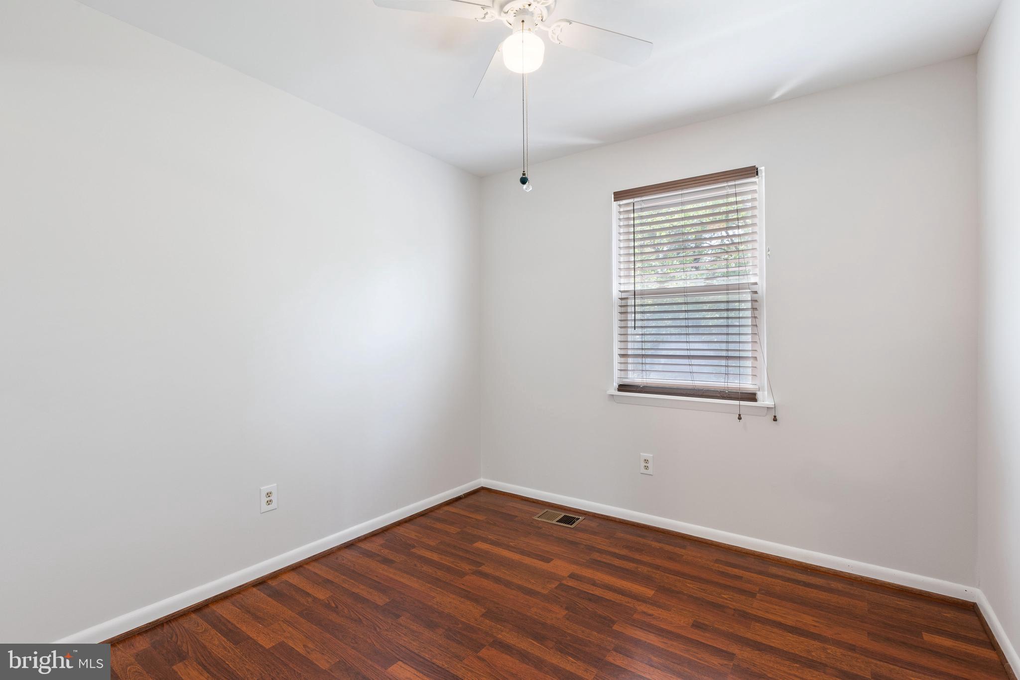 HAWTHORNE SQUARE - Residential