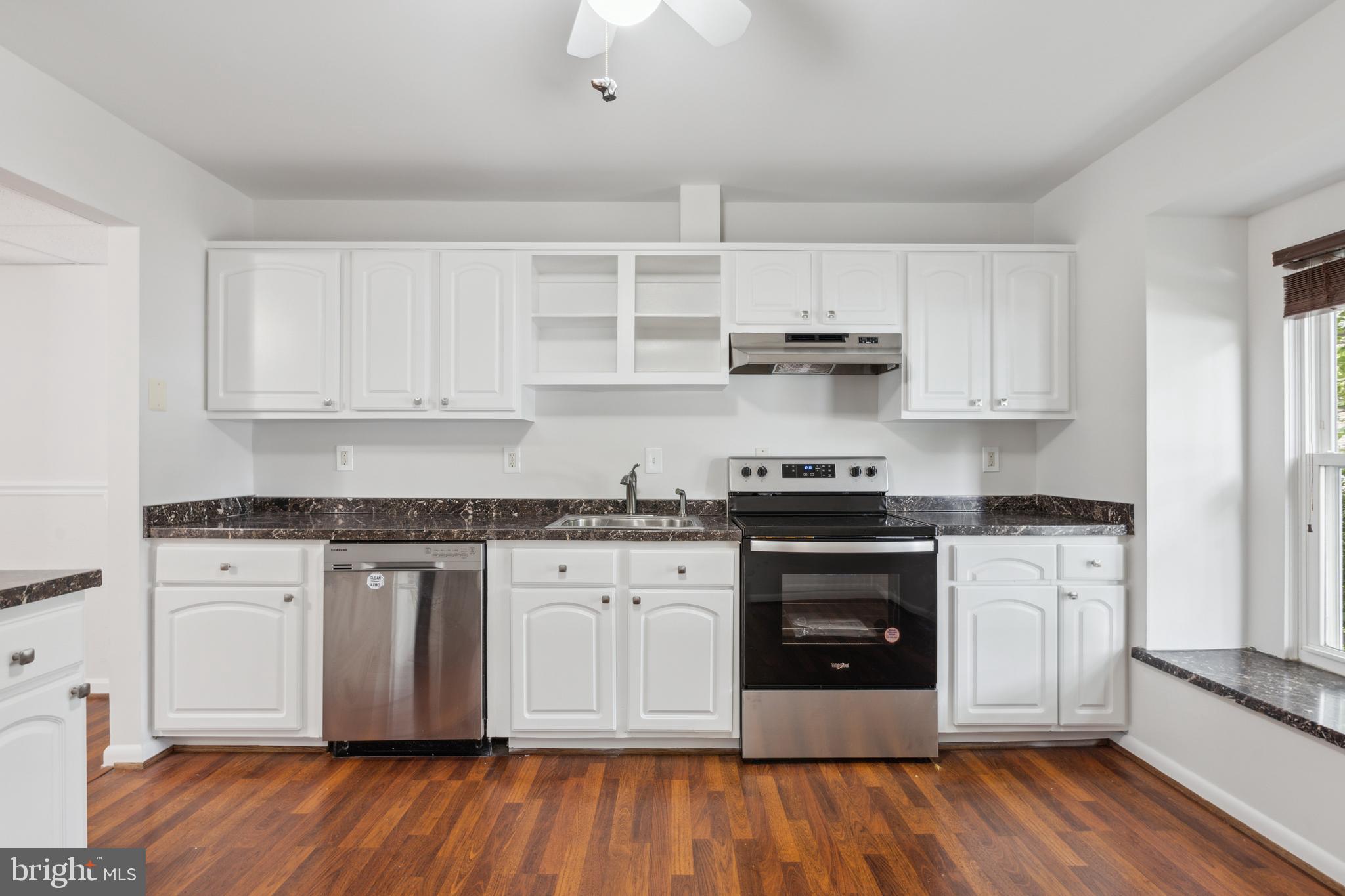 HAWTHORNE SQUARE - Residential