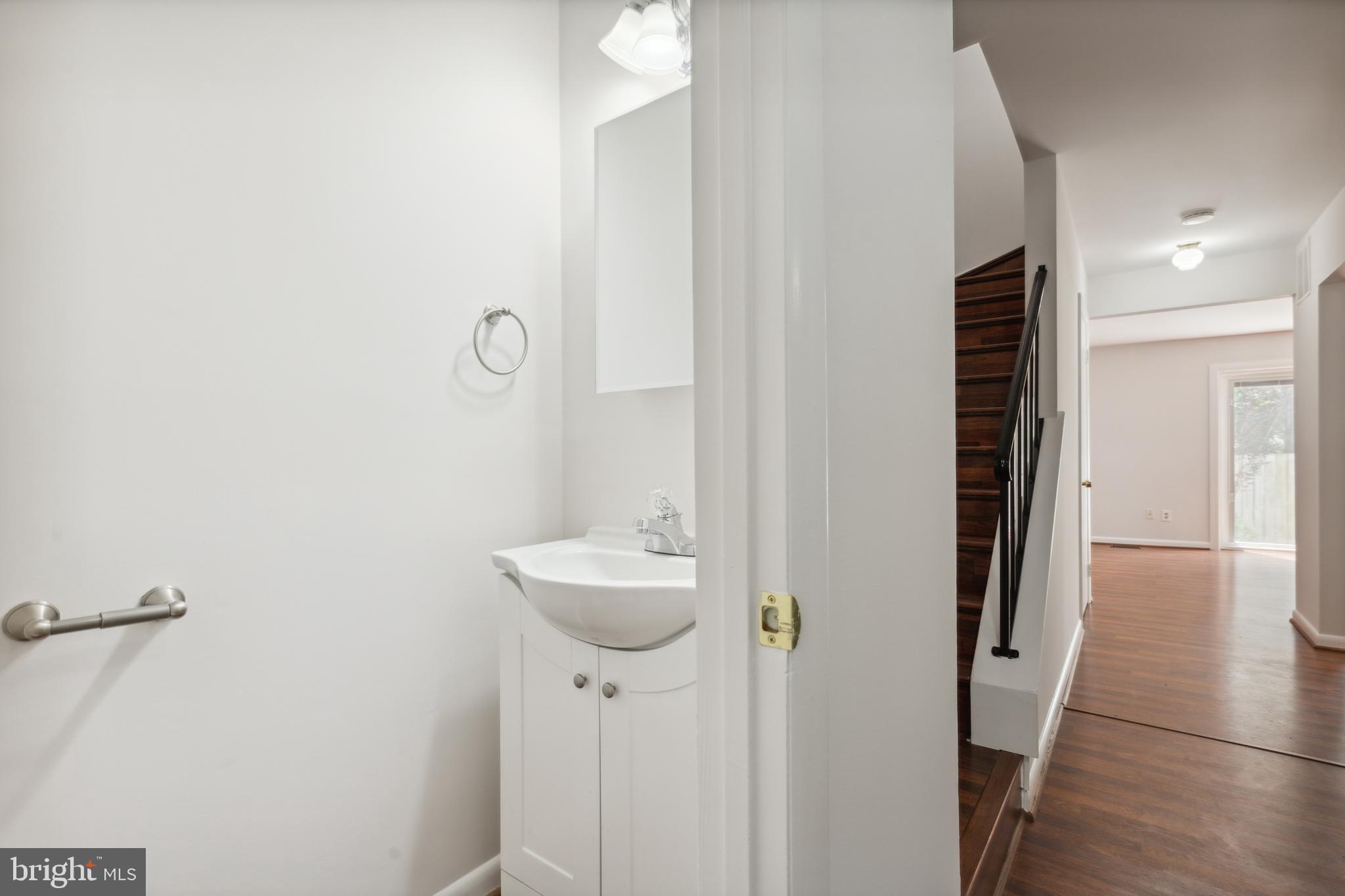 HAWTHORNE SQUARE - Residential