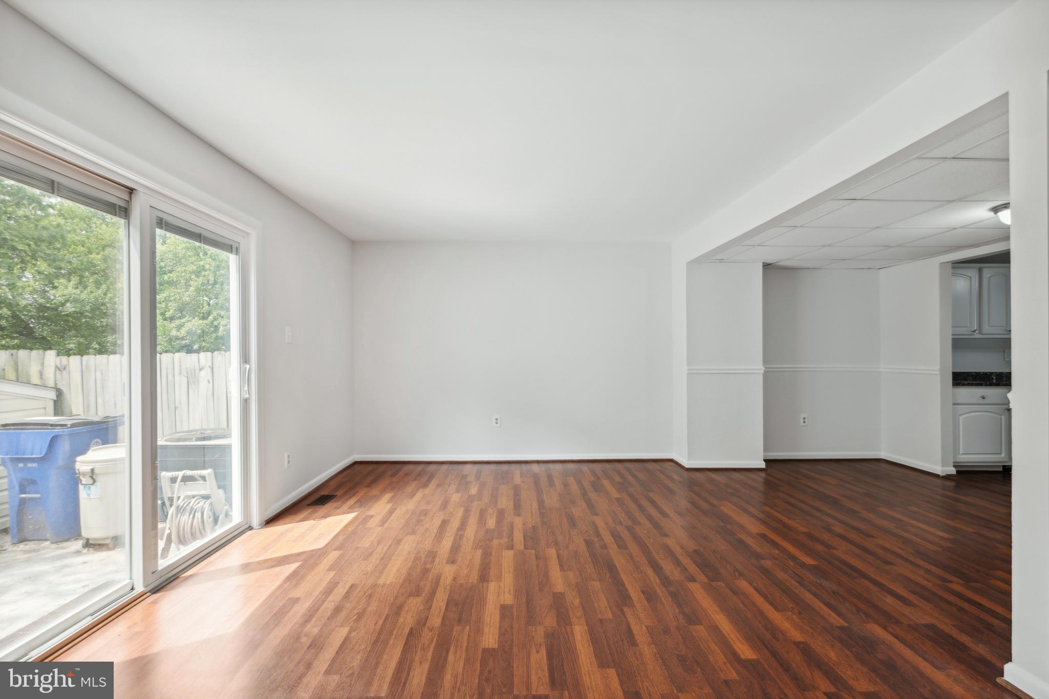 HAWTHORNE SQUARE - Residential