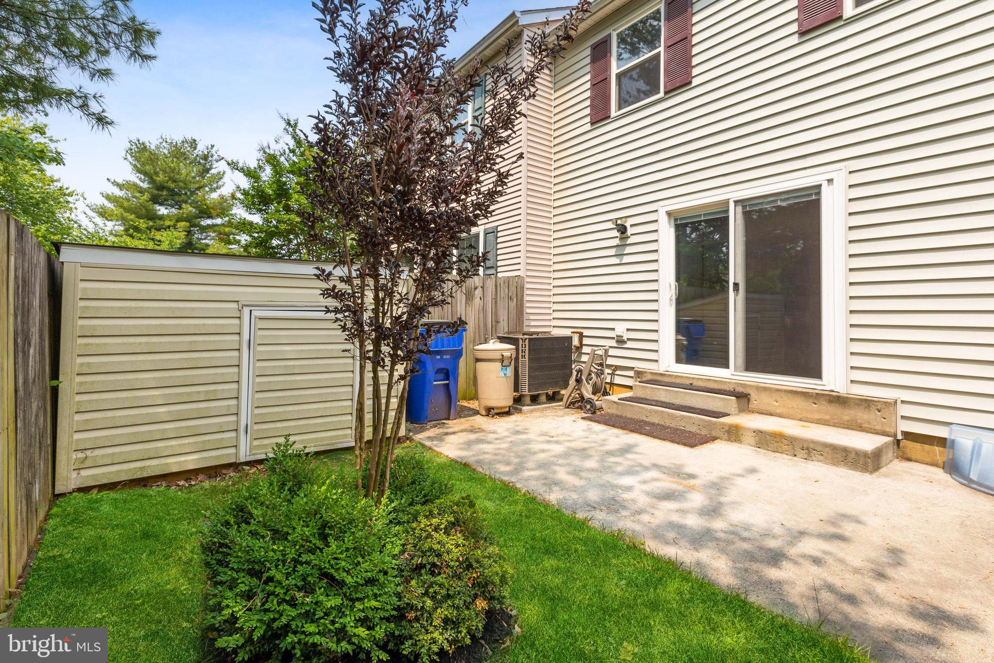 HAWTHORNE SQUARE - Residential