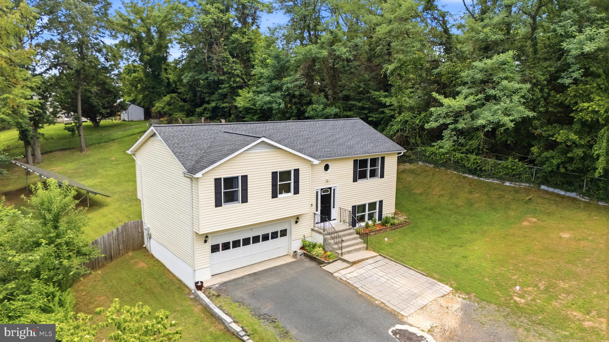 8 B VUE AVENUE