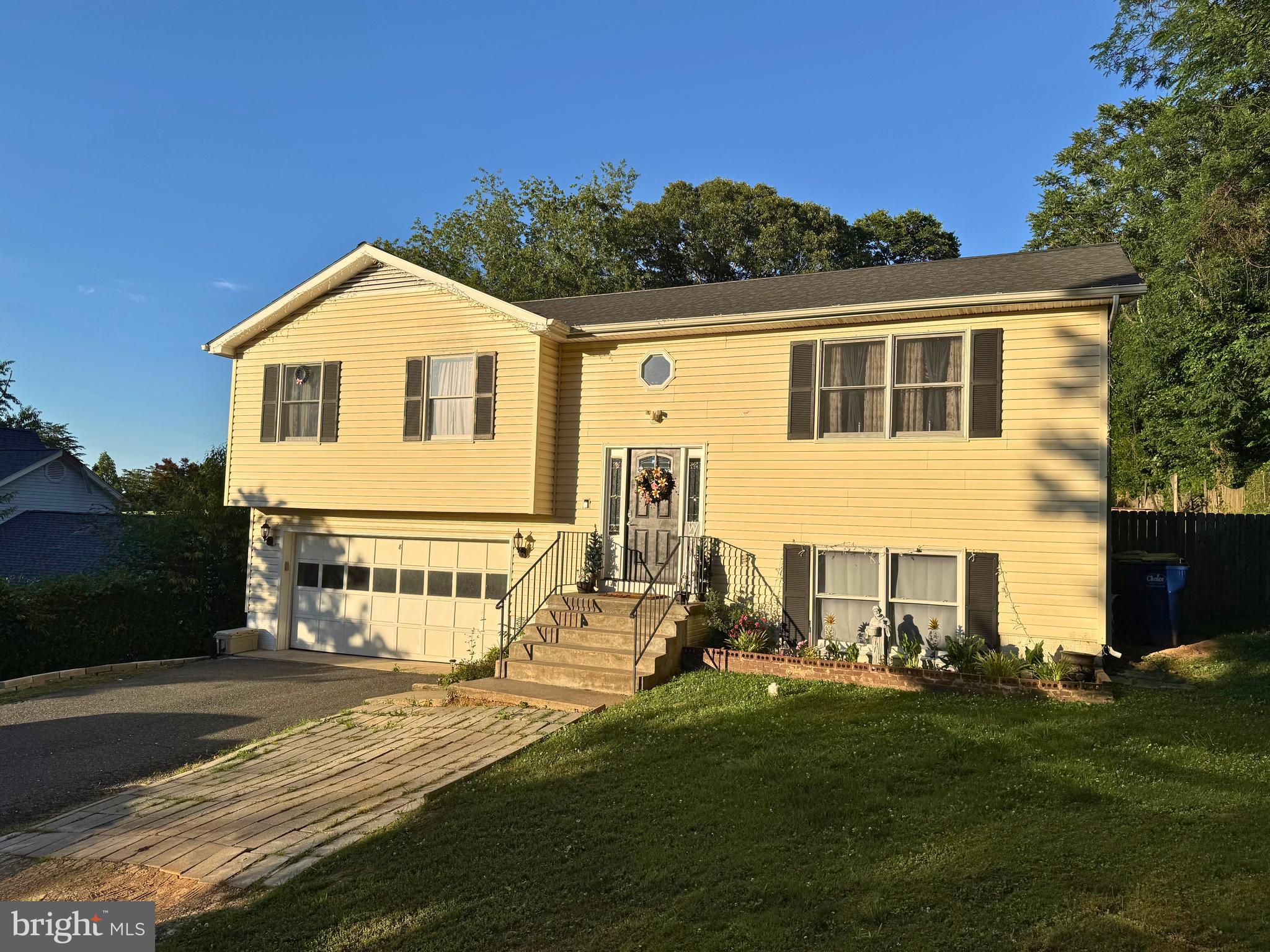 8 B VUE AVENUE