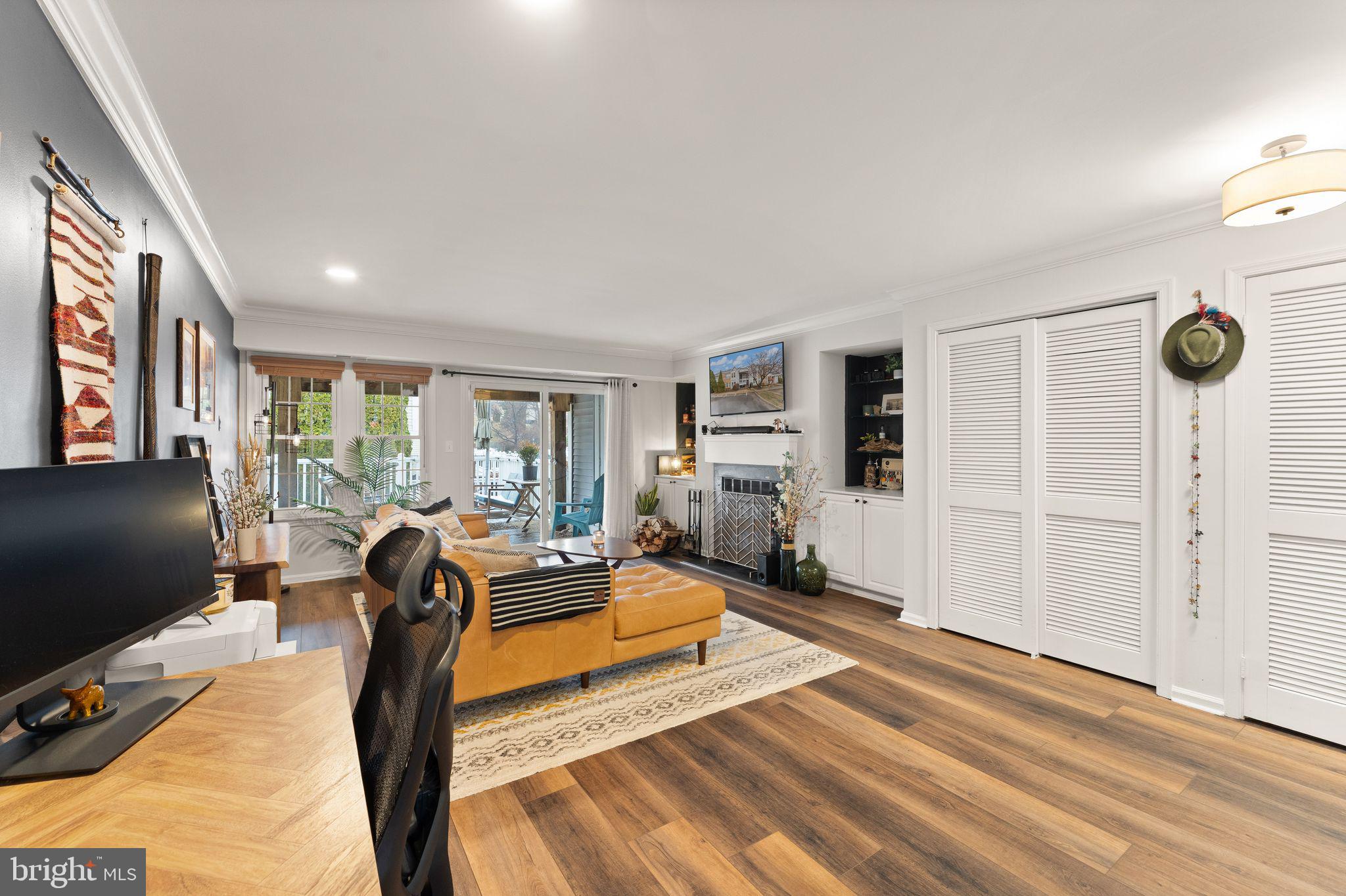 WATERS EDGE - Residential