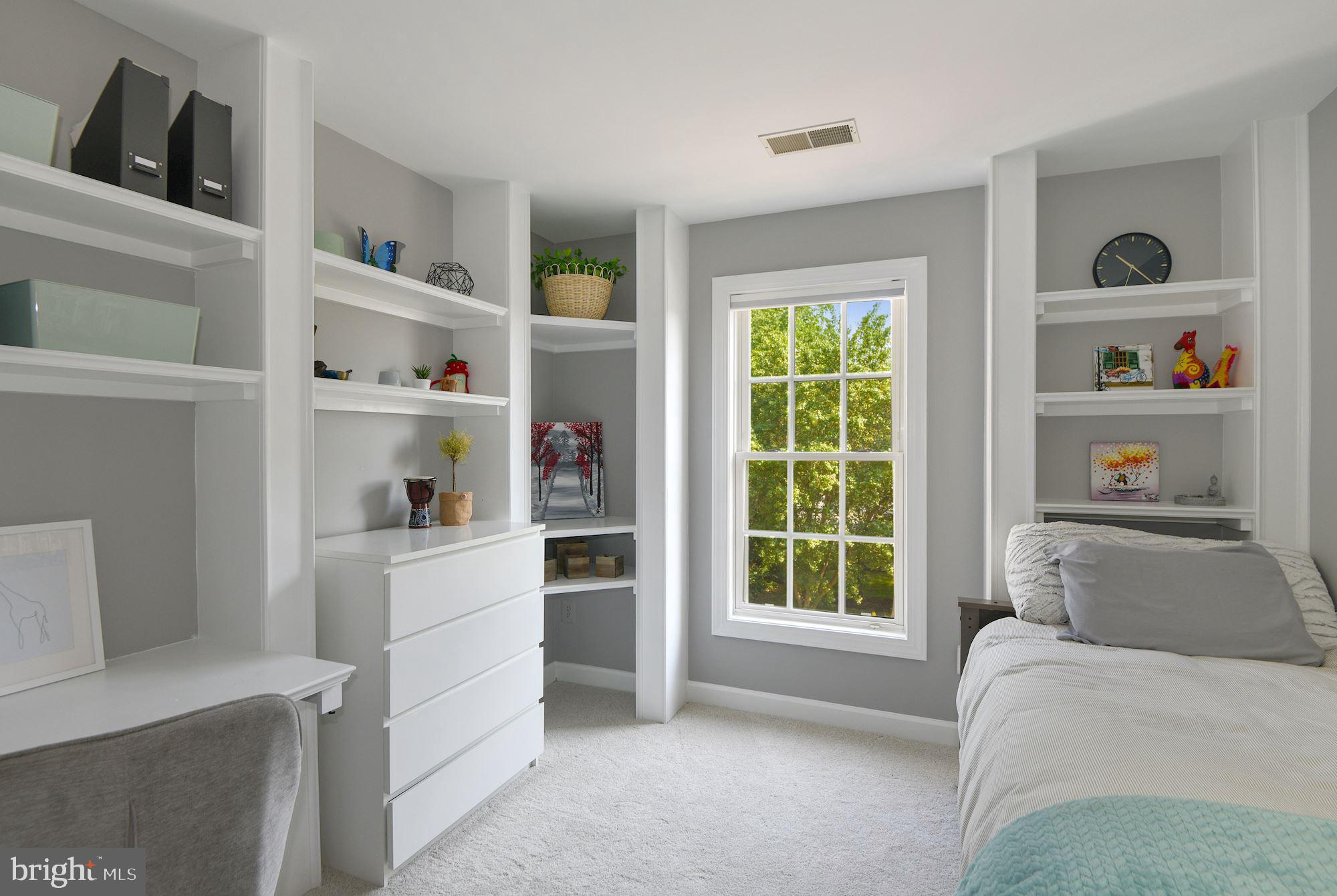 SOUTH RIVER COLONY - Residential