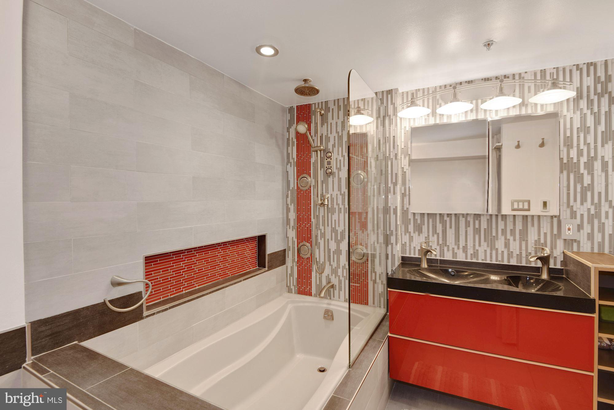 SOUTH RIVER COLONY - Residential