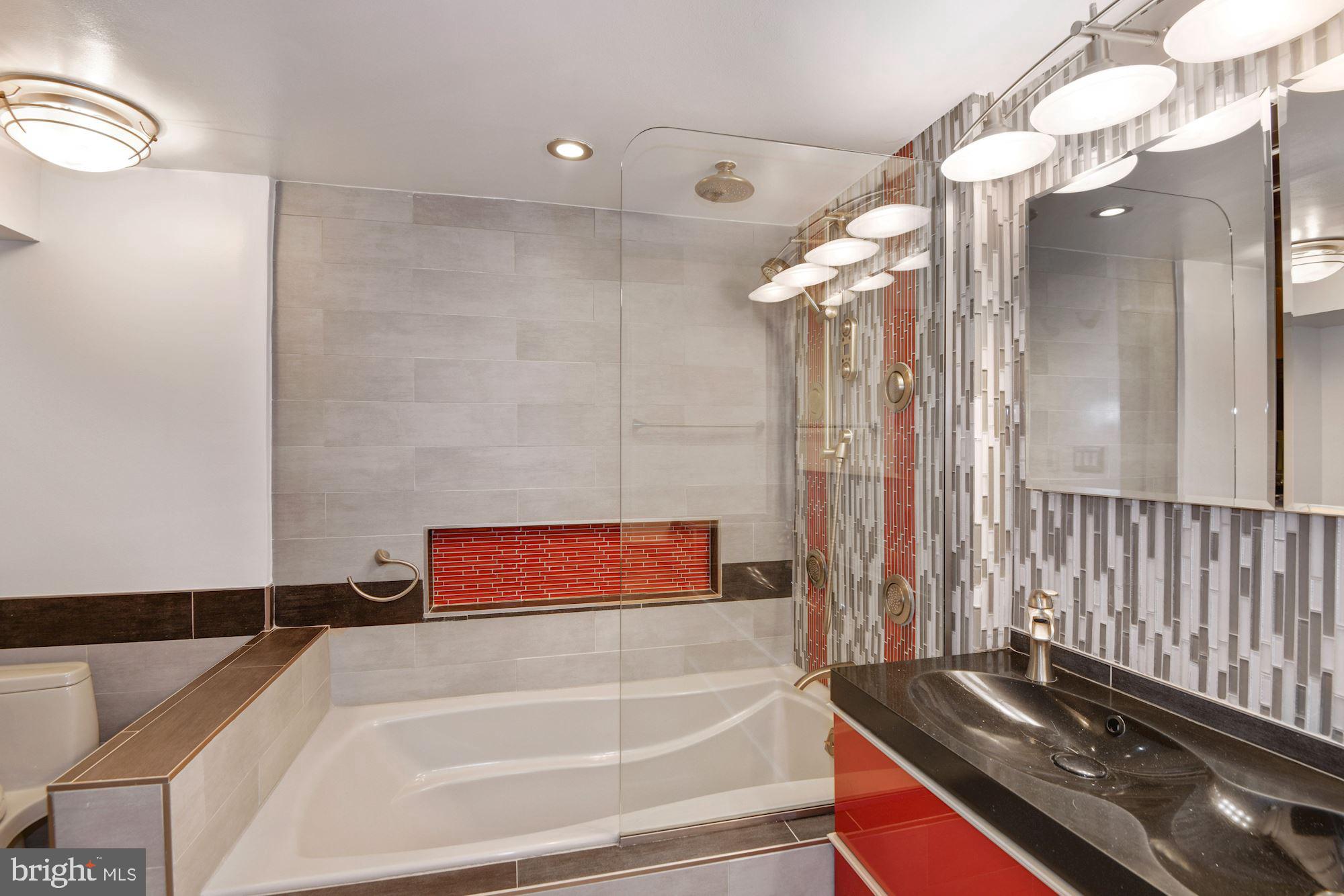 SOUTH RIVER COLONY - Residential