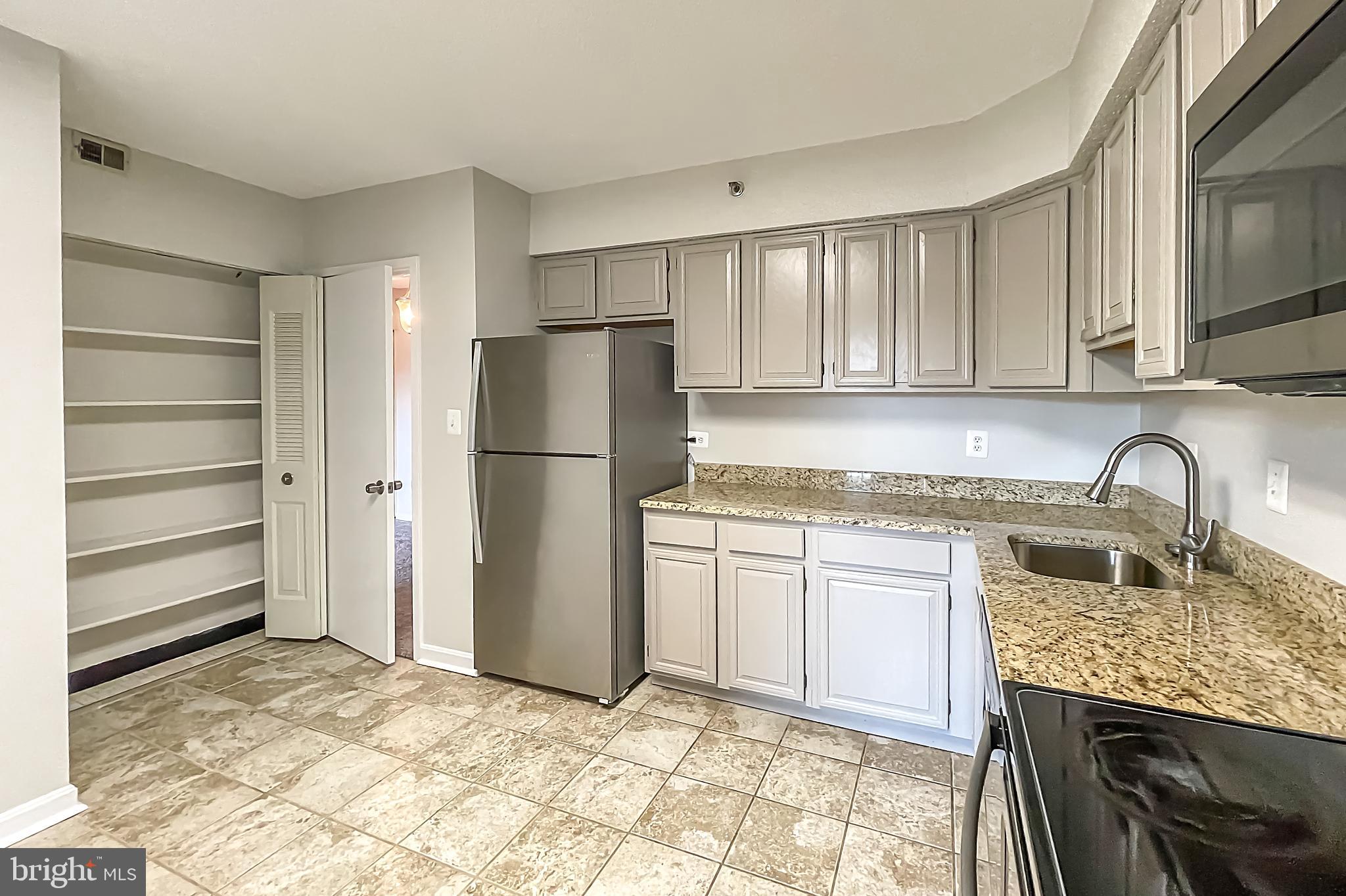 SKYLINE HOUSE - Residential