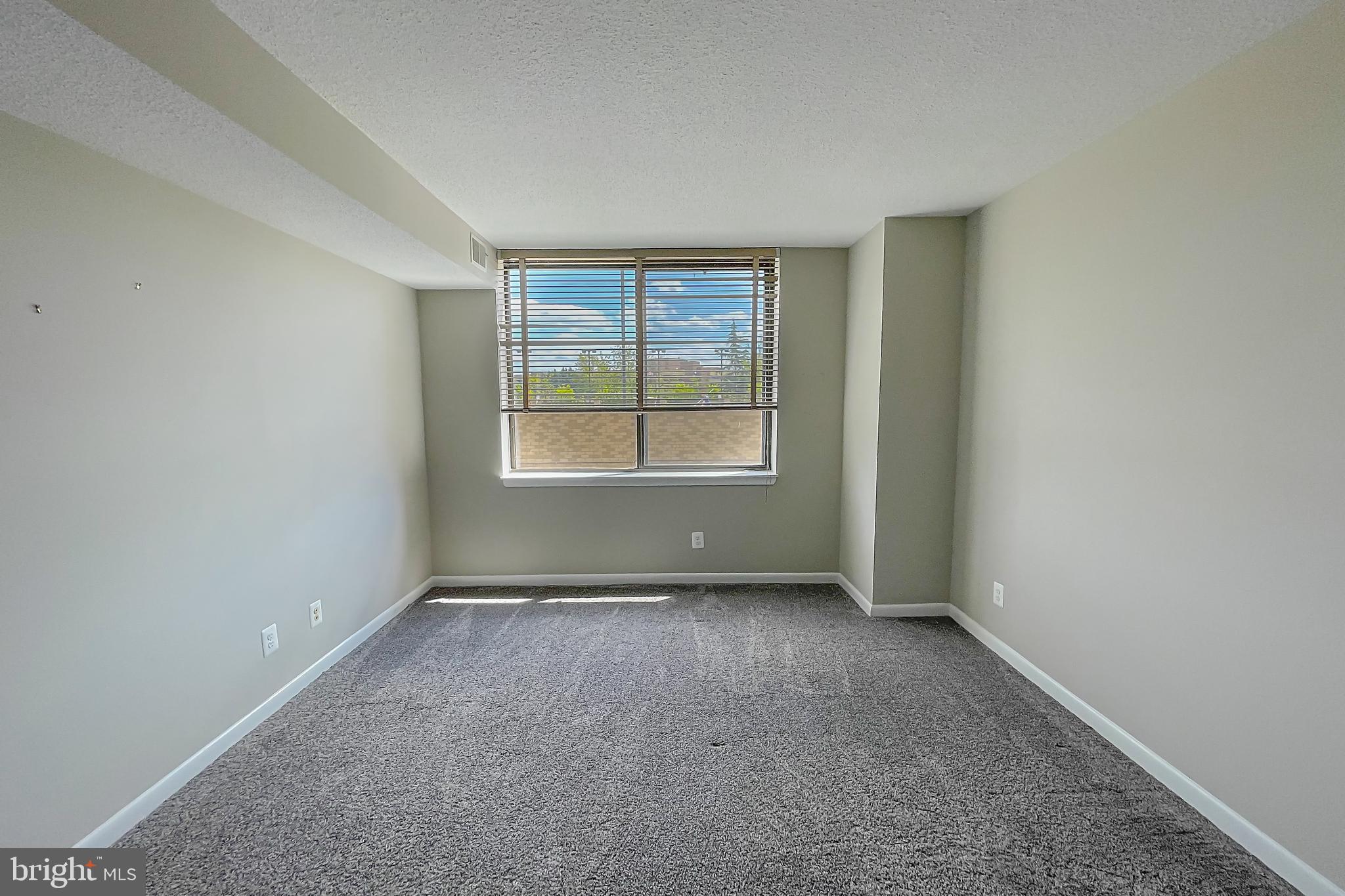 SKYLINE HOUSE - Residential