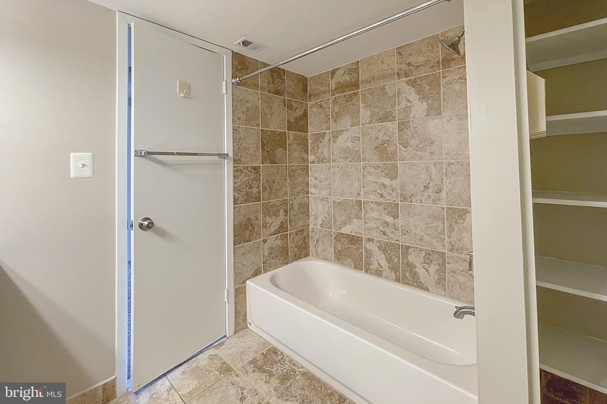 SKYLINE HOUSE - Residential