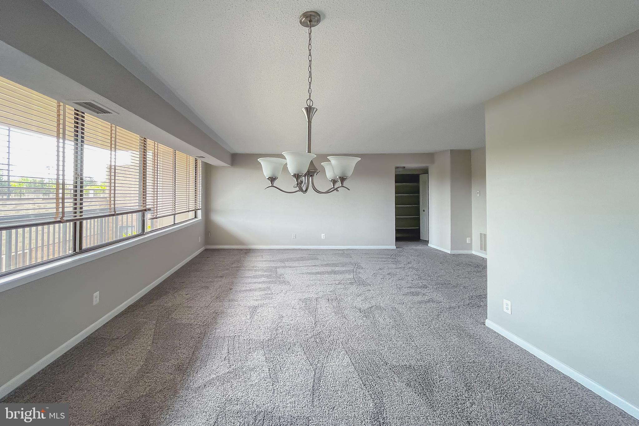 SKYLINE HOUSE - Residential