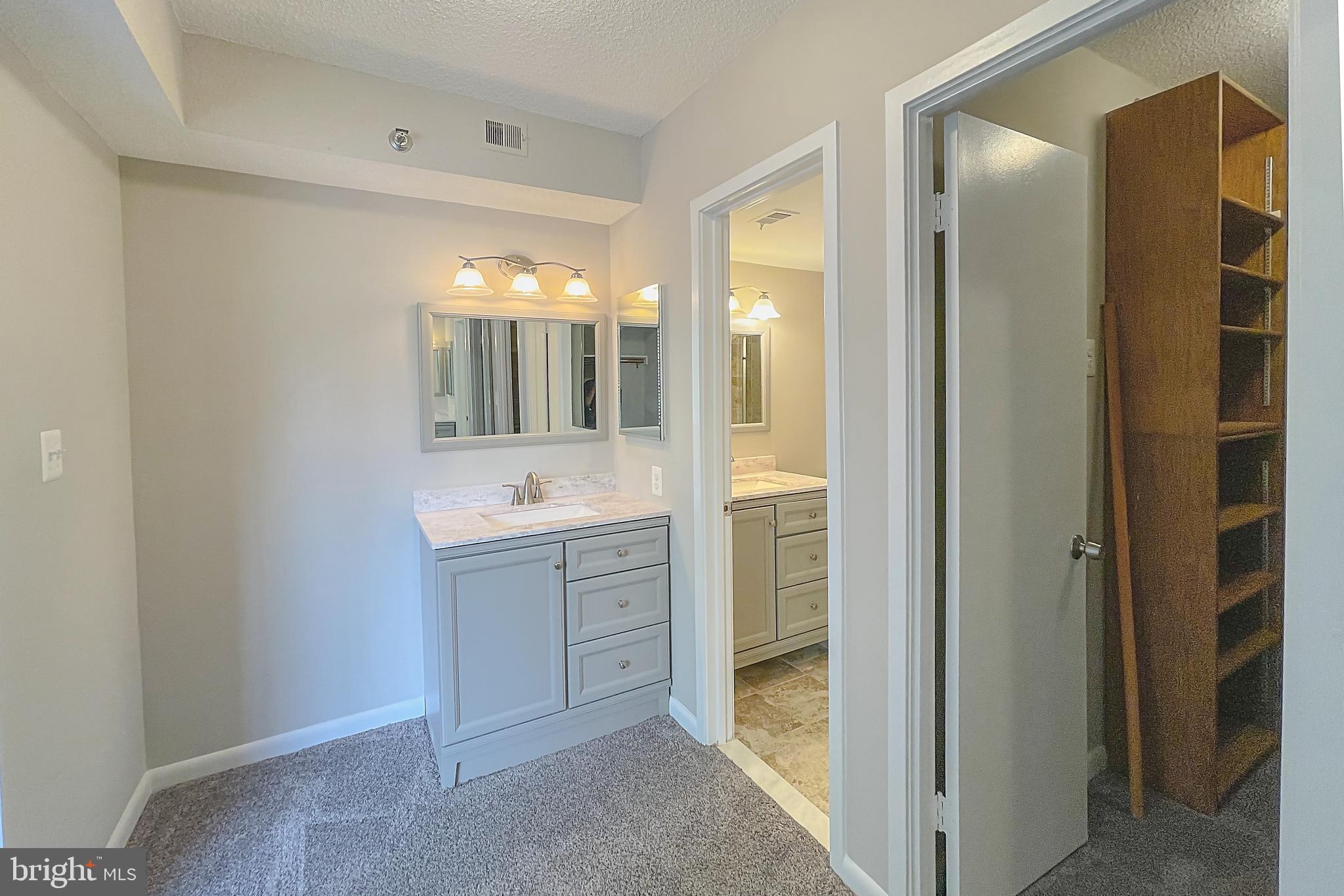 SKYLINE HOUSE - Residential