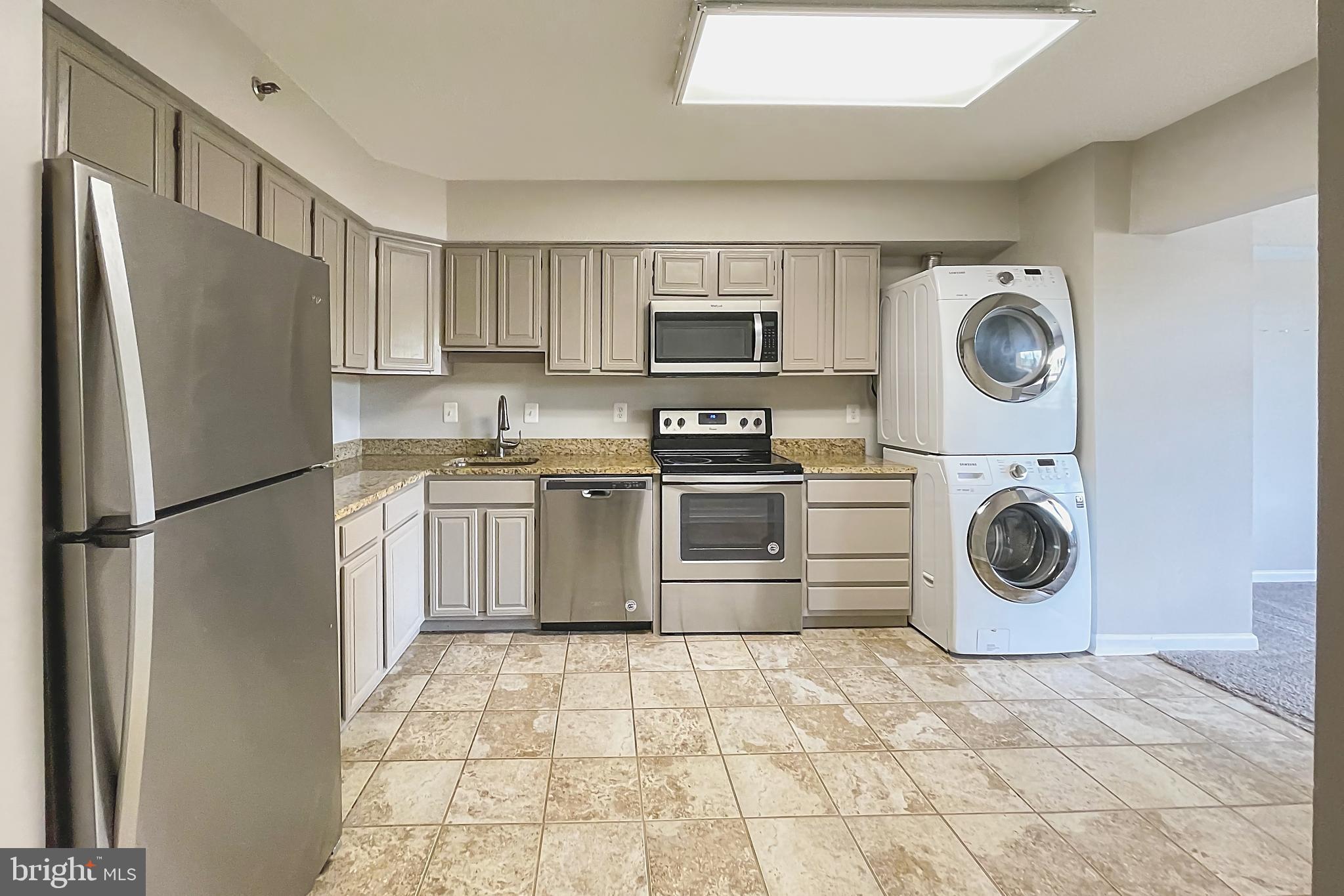 SKYLINE HOUSE - Residential