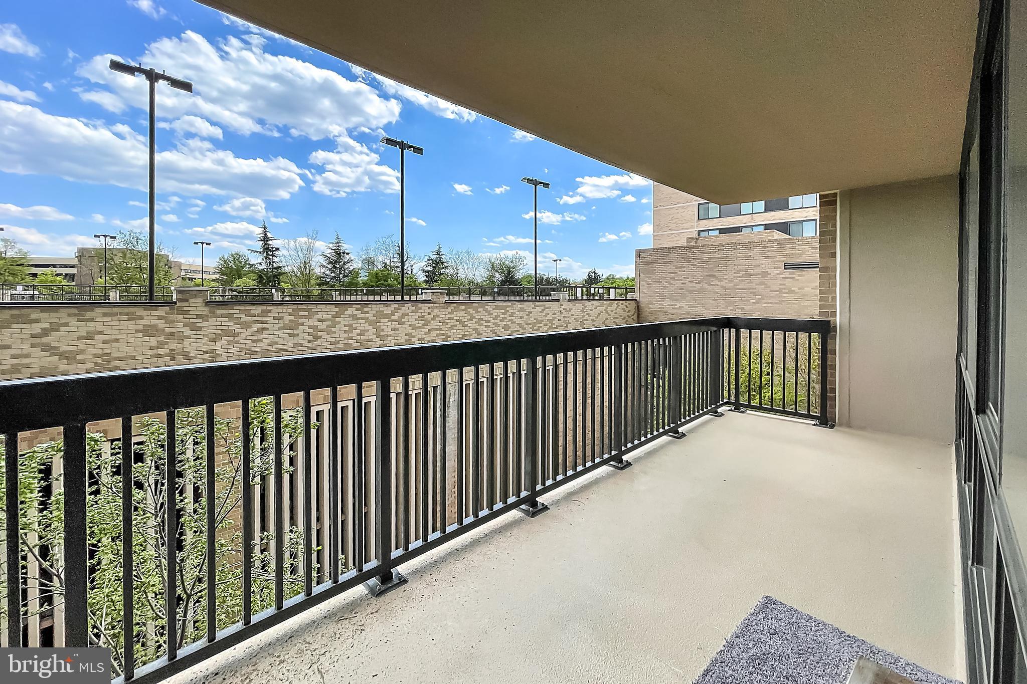 SKYLINE HOUSE - Residential