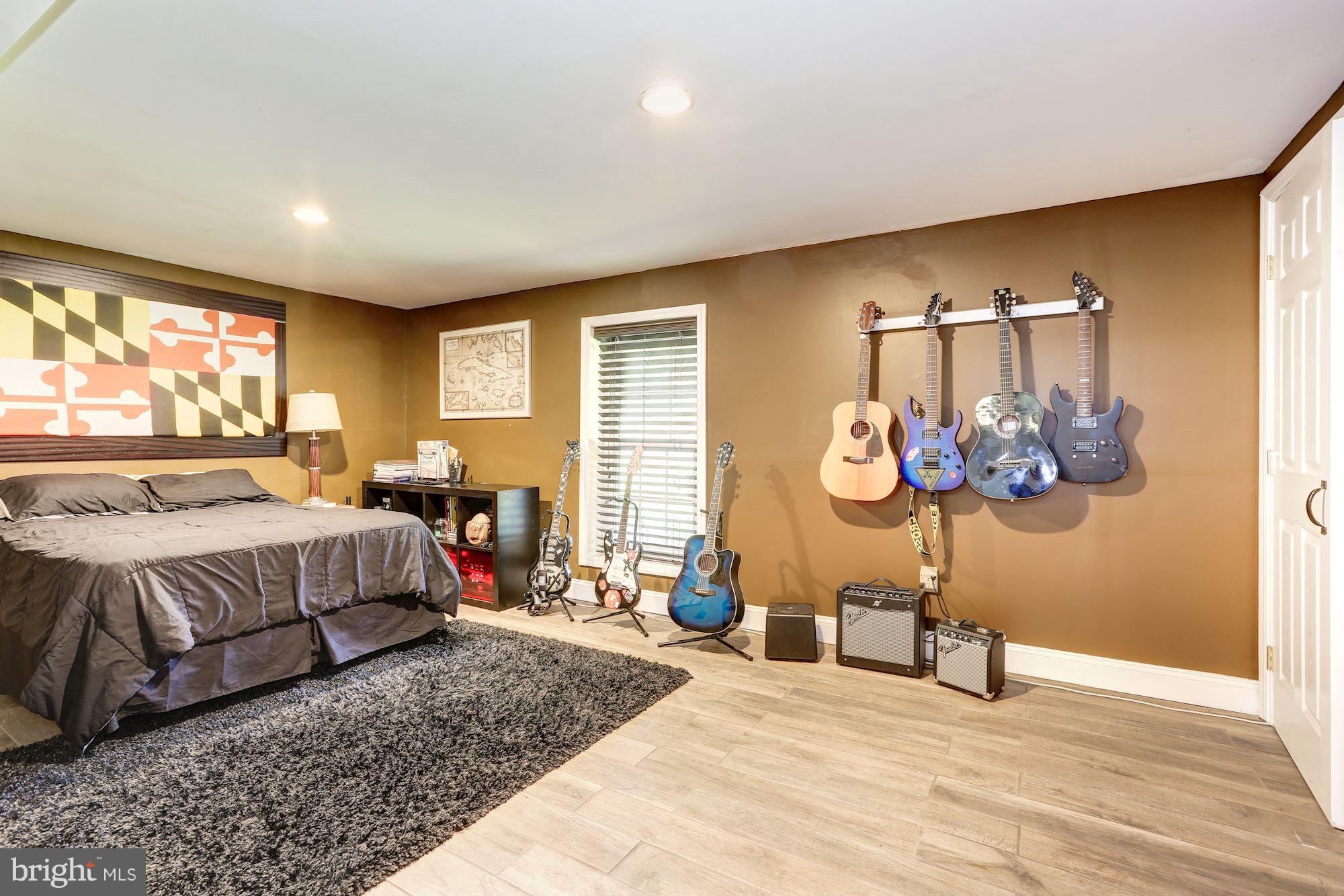 GUNNERS LAKE VILLAGE - Residential