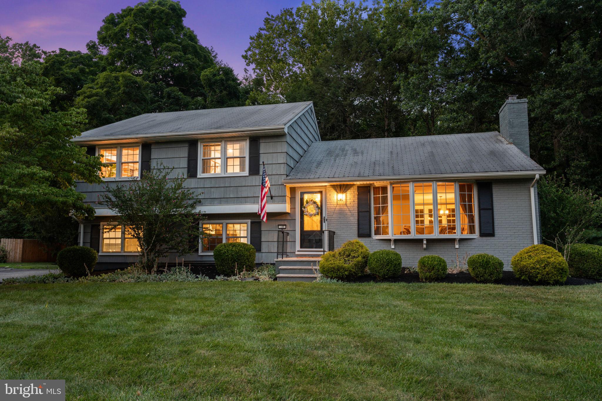10 BOXWOOD COURT