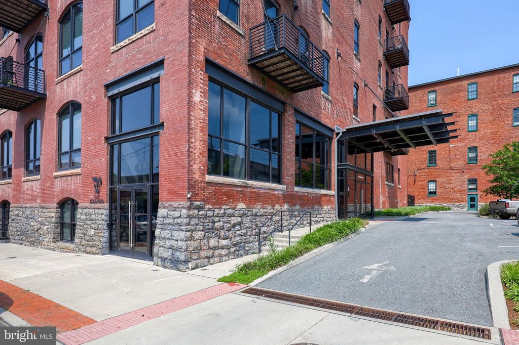 Photo of 41 W Lemon Street #210, LANCASTER, PA 17603 (MLS # PALA2086050)