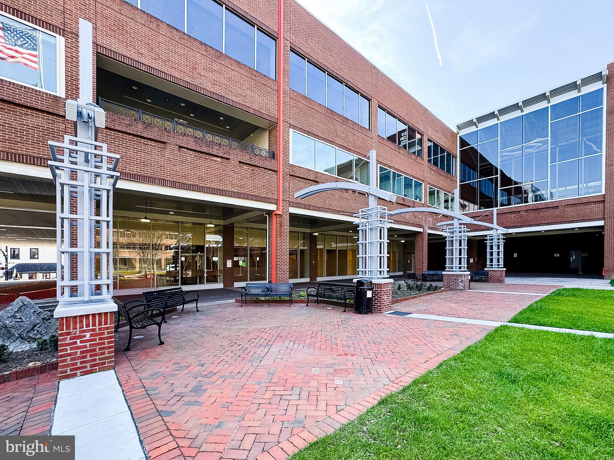 100 N QUEEN STREET