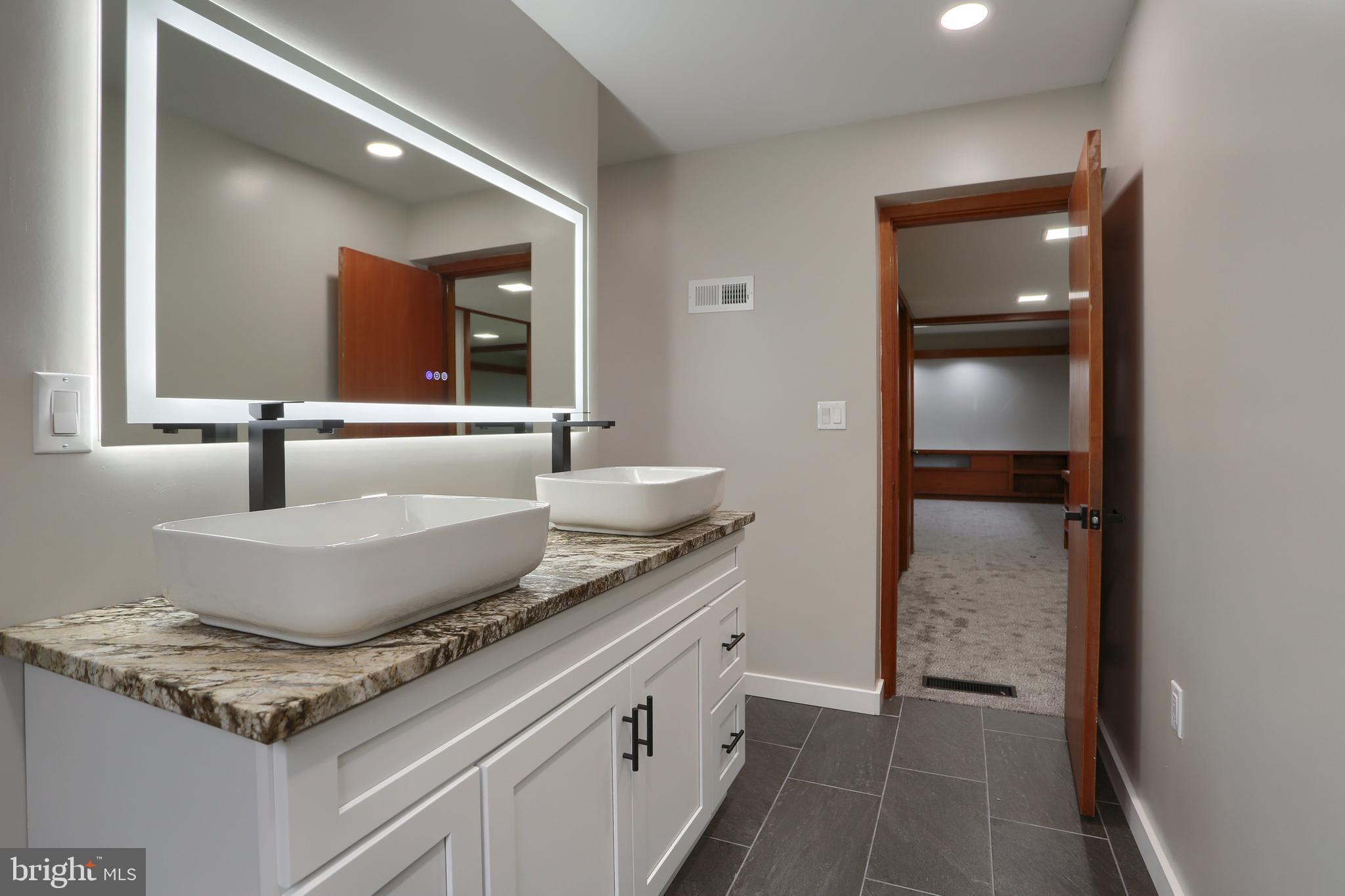 SOUTH HILLS - Residential