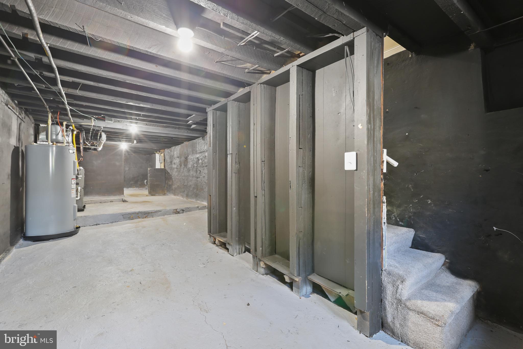 BROADWAY EAST - Residential Lease