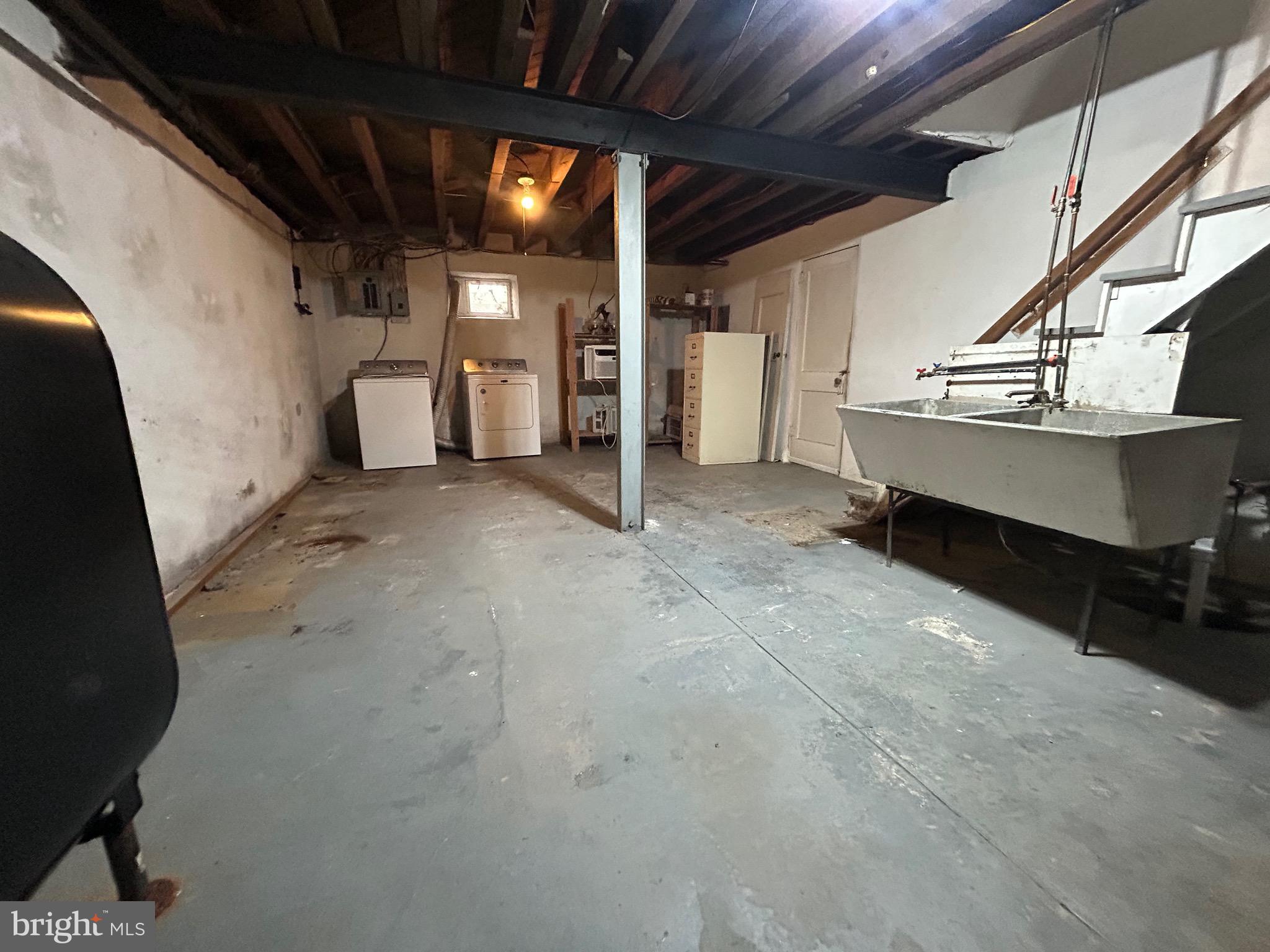 LARCHMONT SQ - Residential