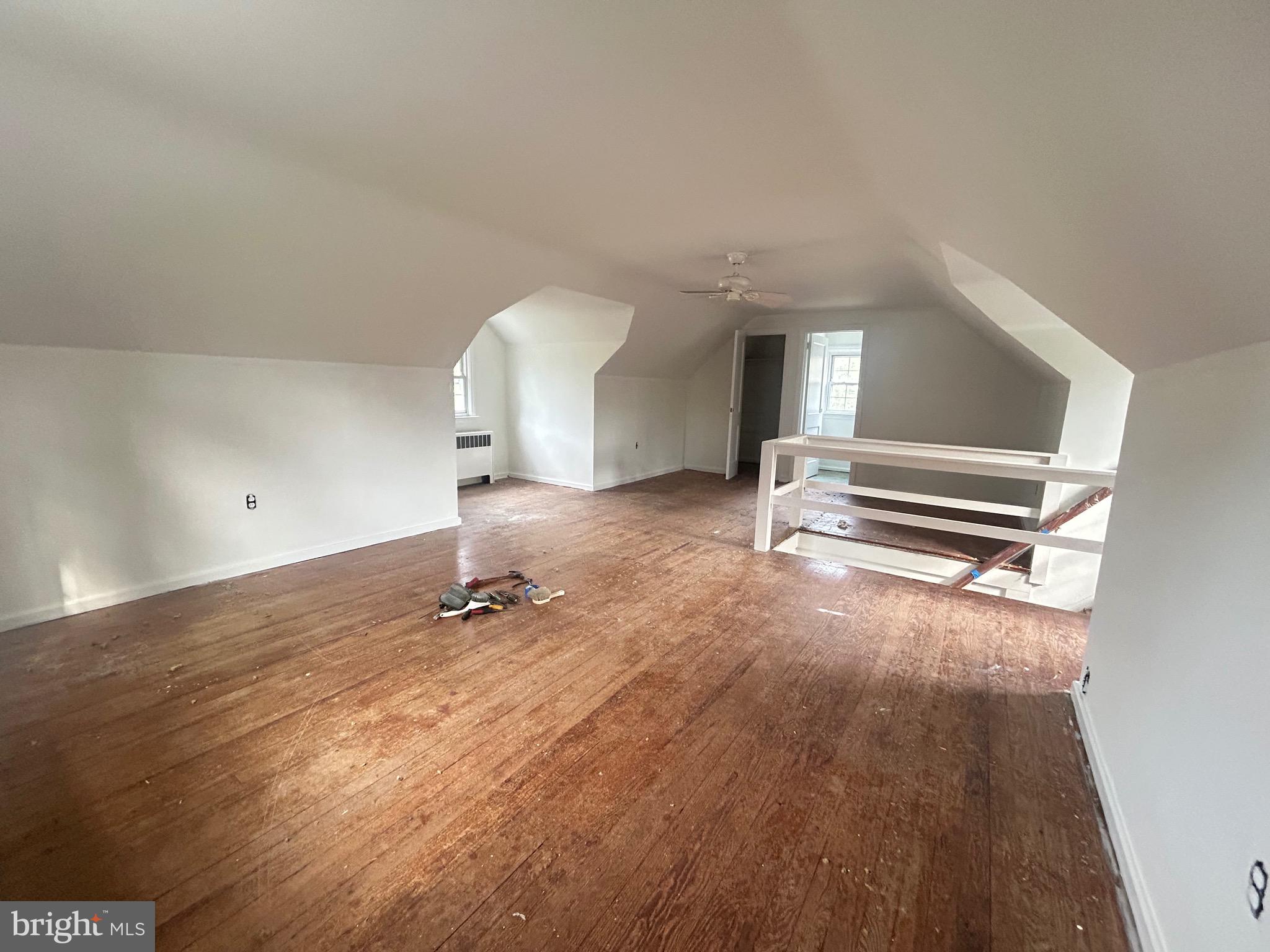 LARCHMONT SQ - Residential