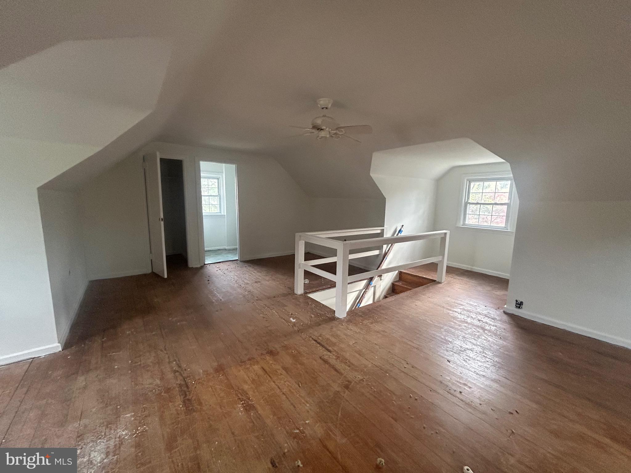 LARCHMONT SQ - Residential