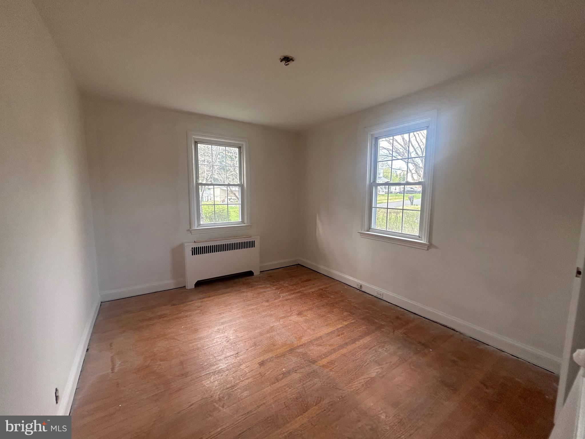 LARCHMONT SQ - Residential