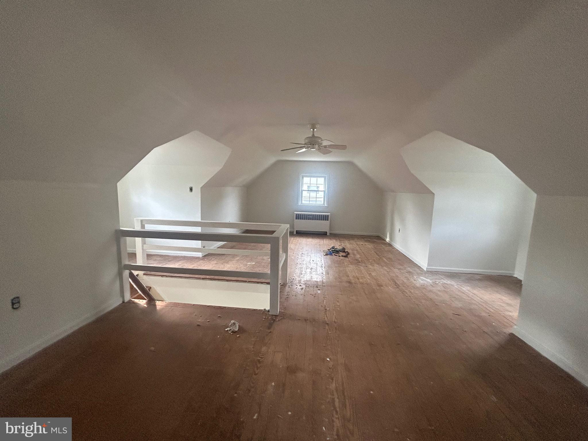 LARCHMONT SQ - Residential